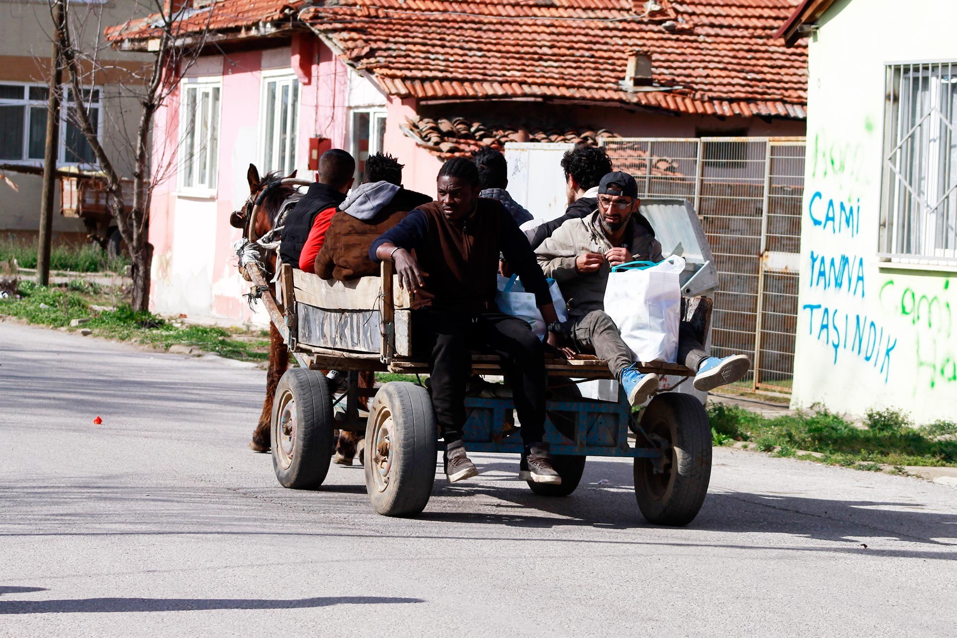 Edirne Pazarkule Sınır Kapısında bekleyen mülteciler.