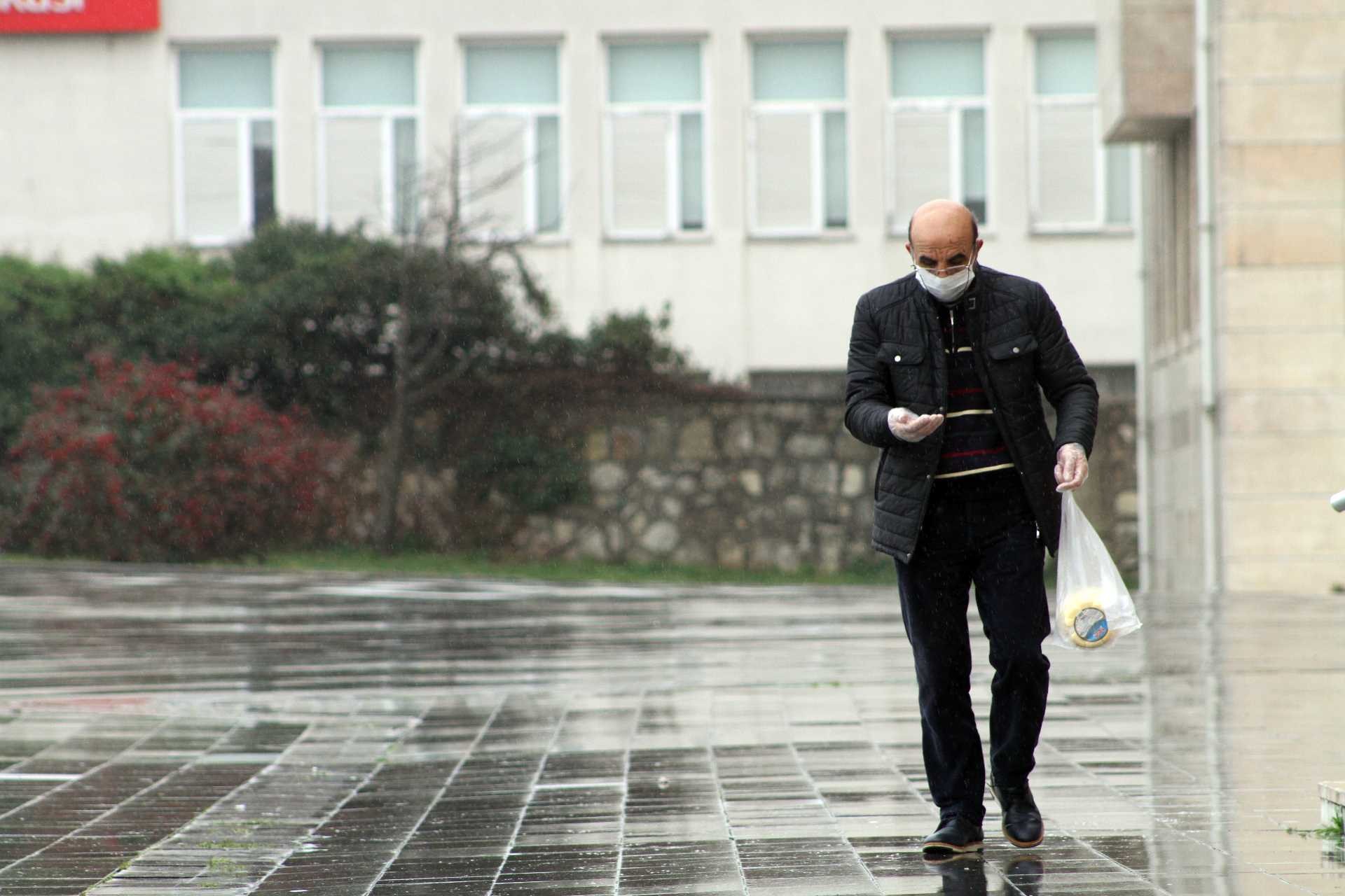 Gebze'de işçiler koronavirüse rağmen aynı servise biniyor