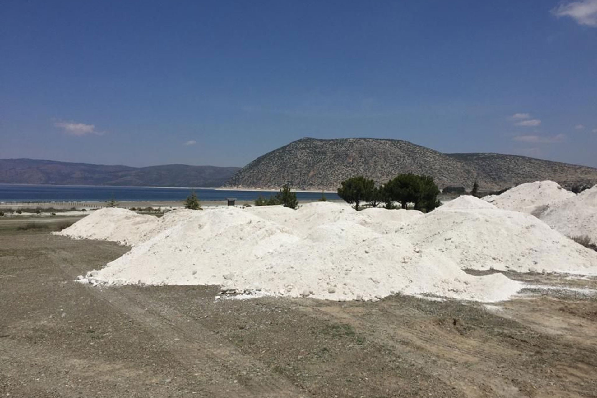 Salda Gölü'ndeki tahribatı yaratanlara dava açıldı