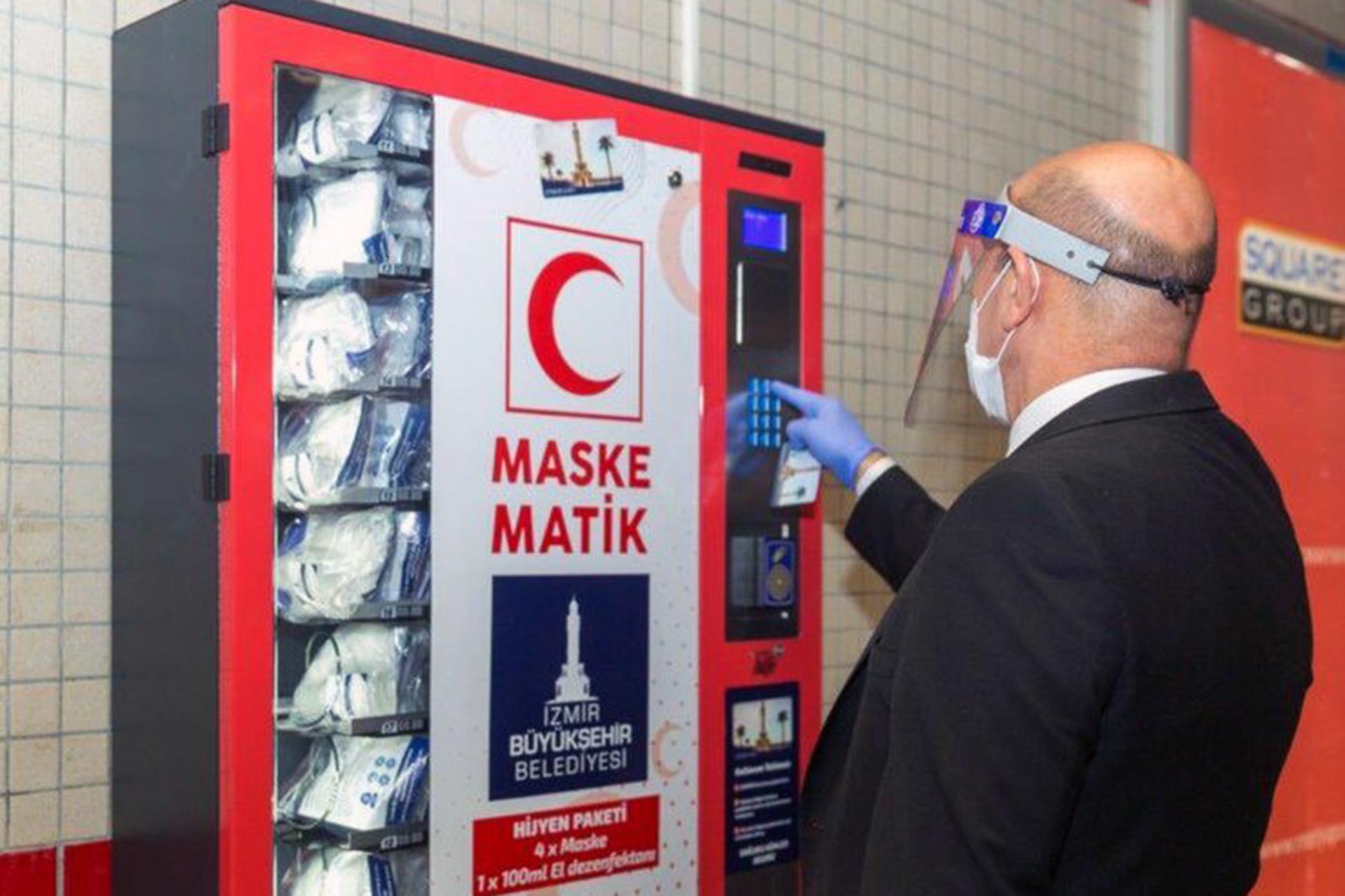 İzmir Büyükşehir Belediyesi ücretsiz maske dağıtımına başladı