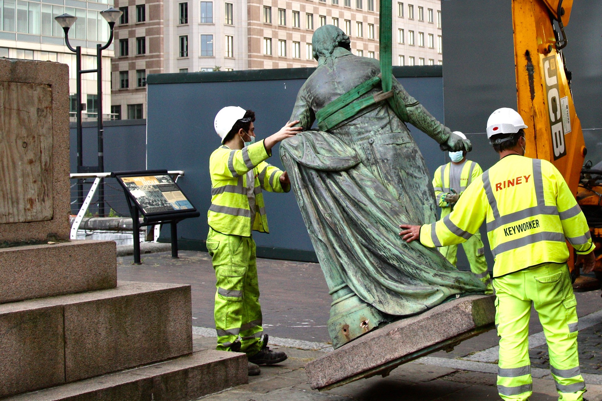 To be able to breathe: What does the “statue destruction” show us?