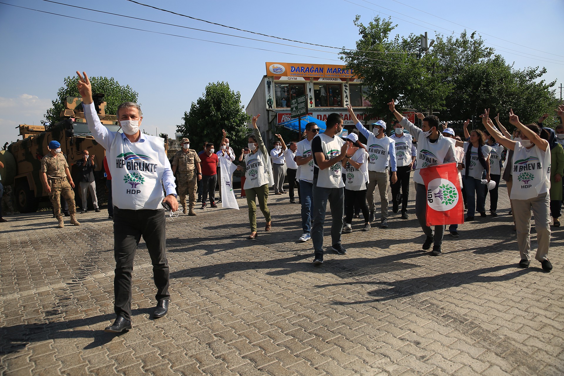 HDP’nin “Darbeye karşı demokrasi" yürüyüşünün Hakkari kolu Diyarbakır’a ulaştı