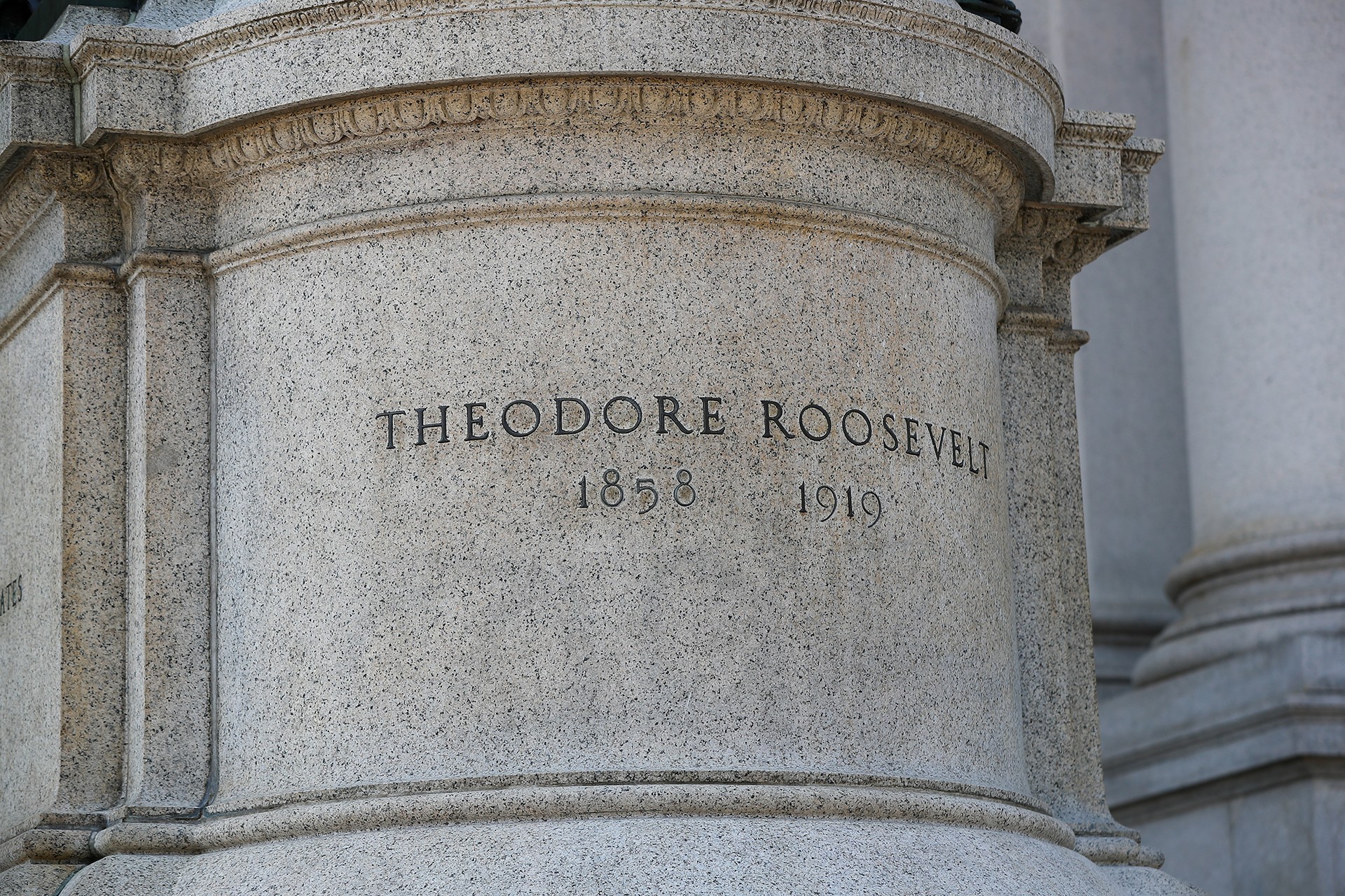  ABD’nin 26. Başkanı Theodore Roosevelt’in New York Doğa Tarihi Müzesi önündeki heykeli.