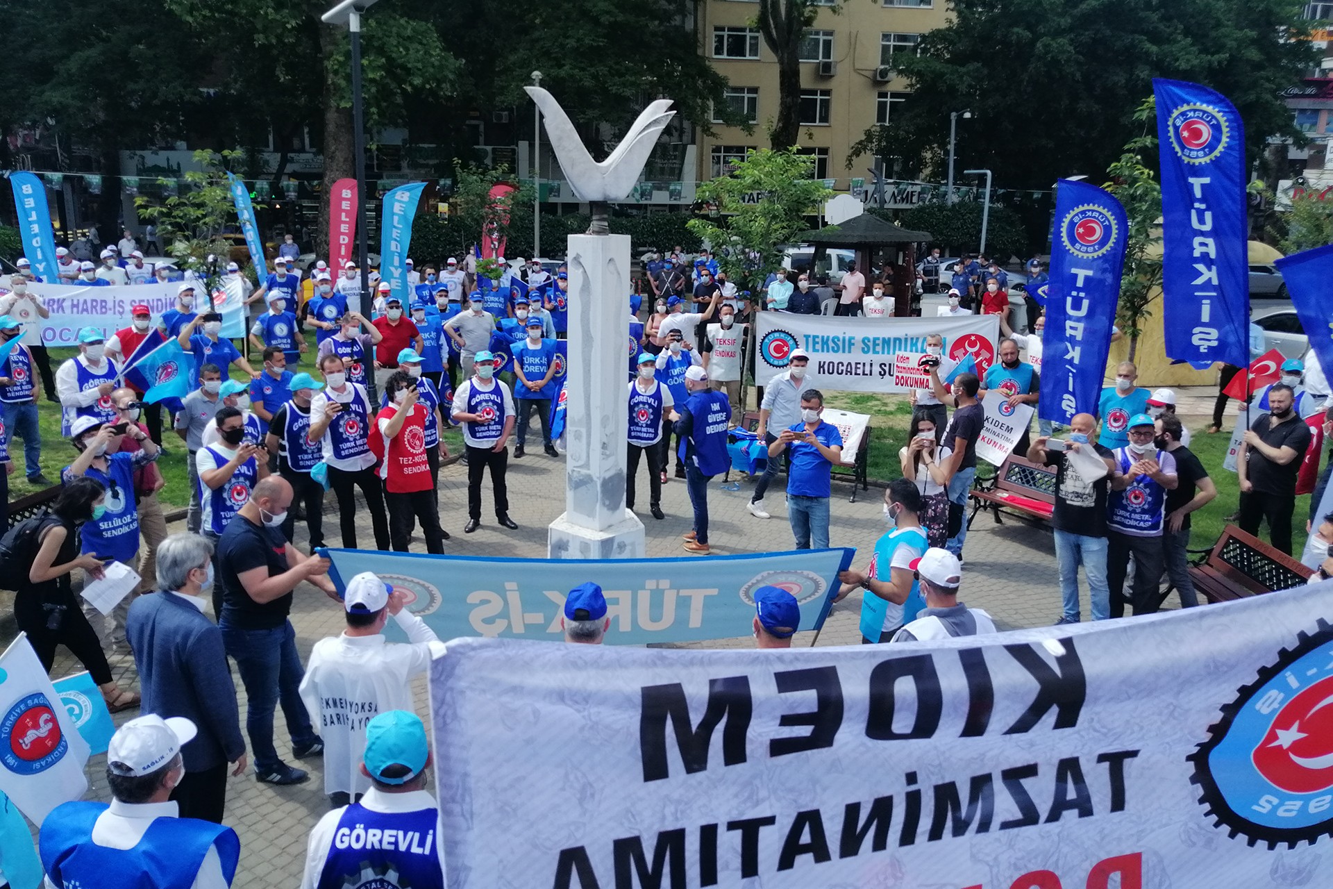 Türk-İş, Kocaeli'de yaptığı eylemle kıdem tazminatının gasbına karşı çıktı