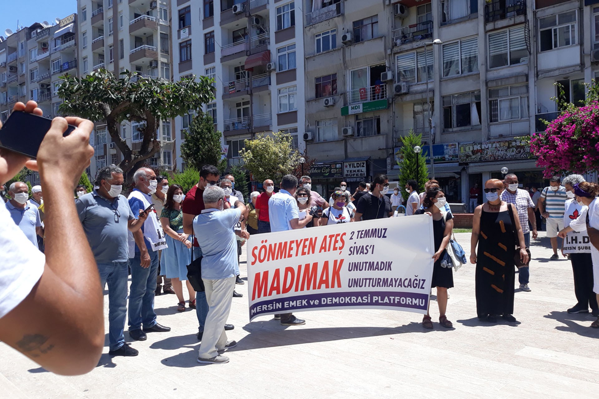 Mersin'de Sivas Katliamında yaşamını yitirenler anıldı