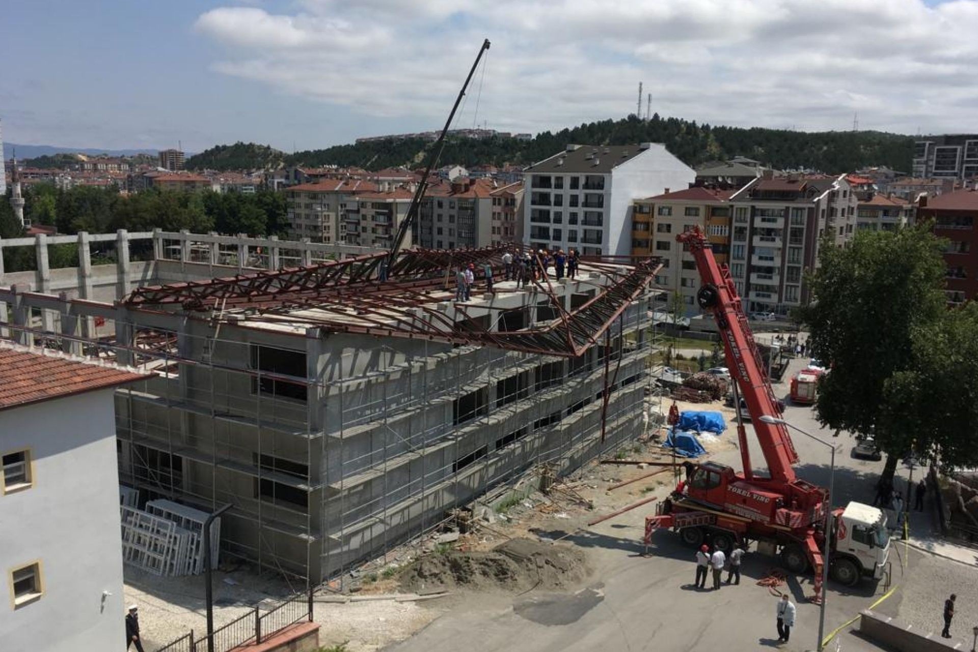 çatısı çöken spor salonu inşaatı