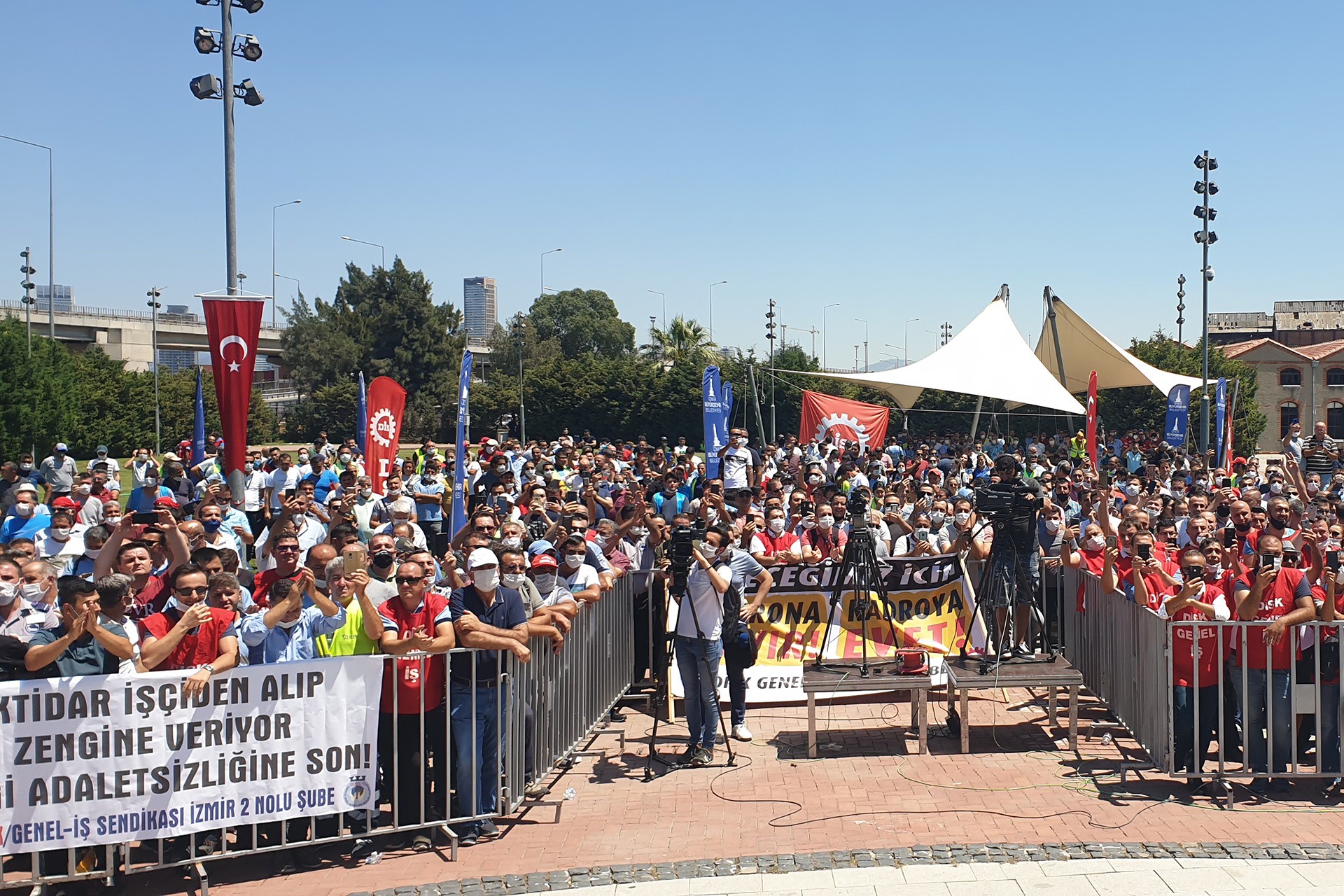 TİS haklarını kazanan İzmir Büyükşehir Belediyesi işçileri: Mücadele ettik kazandık