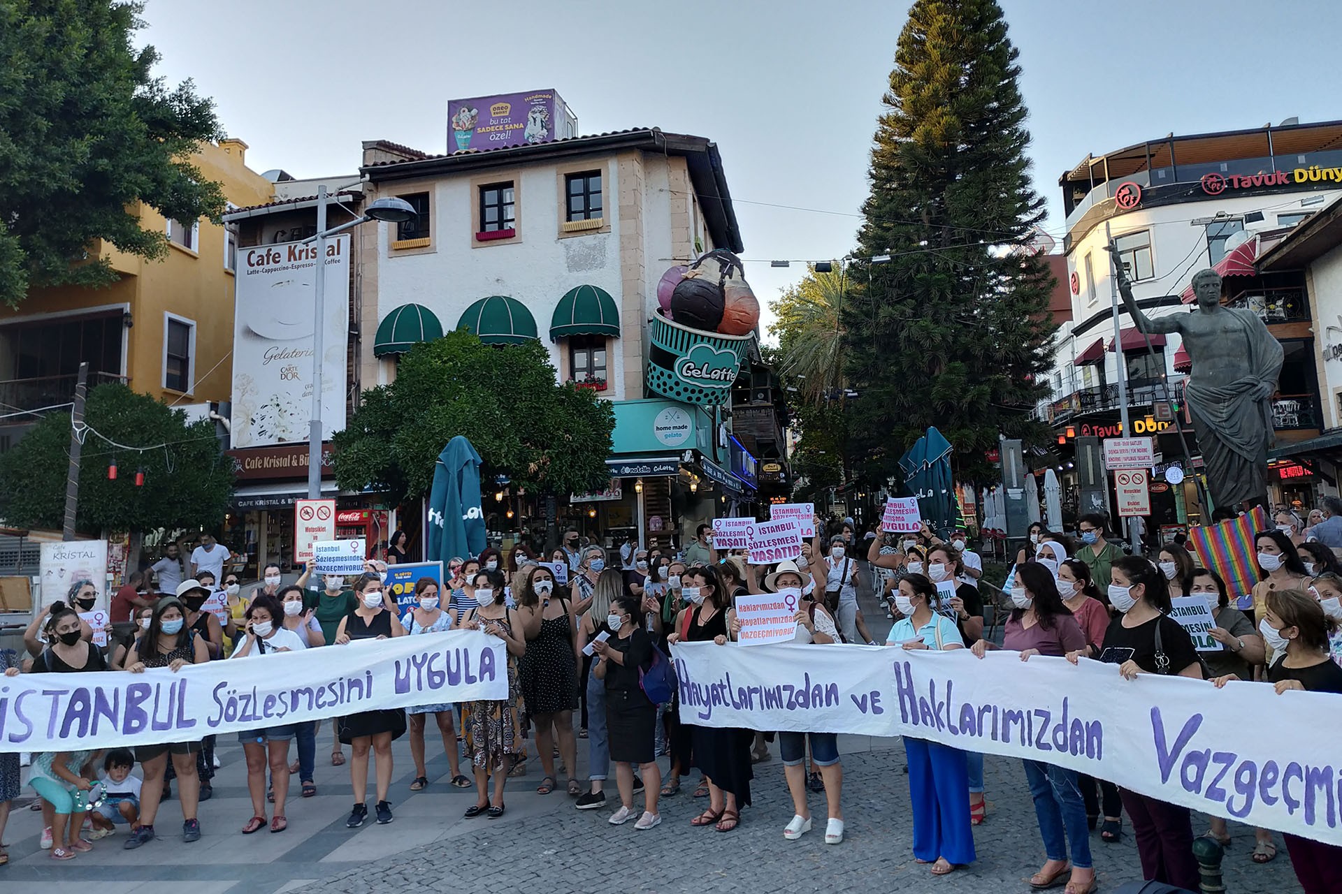 Antalya'da kadınlar eylemde