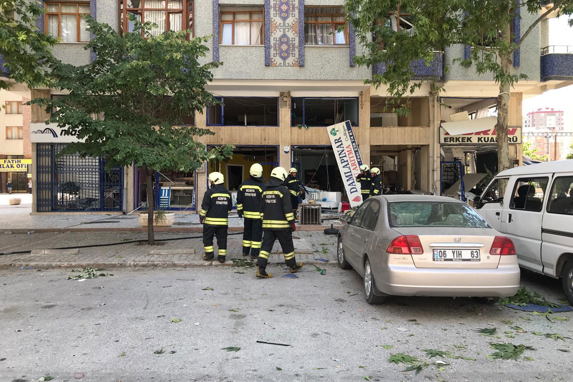 Konya'da iş yerinde patlama: Çok sayıda dükkan zarar gördü