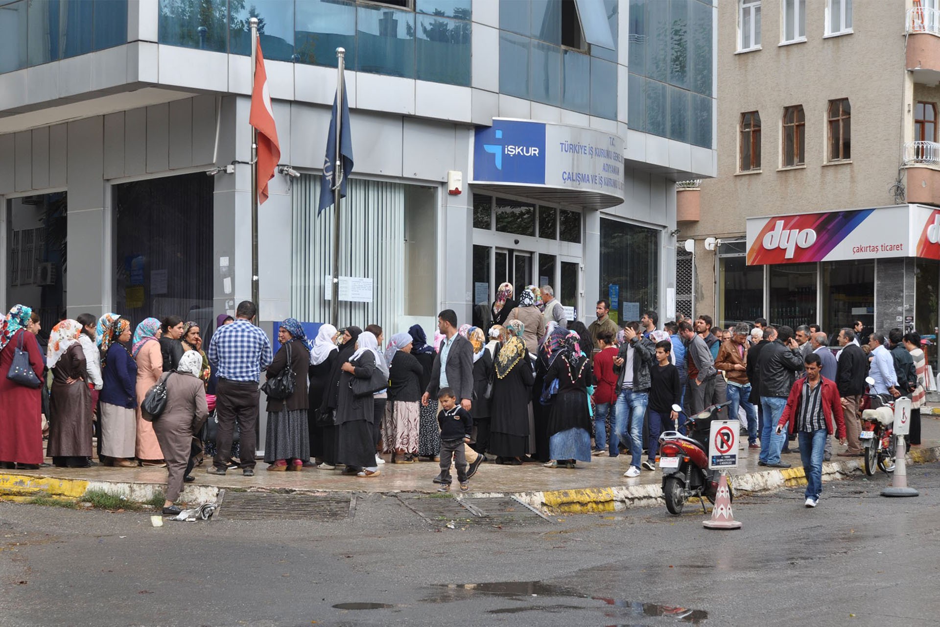 Türkiye’de işsizlik oranı bir ayda yüzde 20.5’tan yüzde 22.5’e çıktı