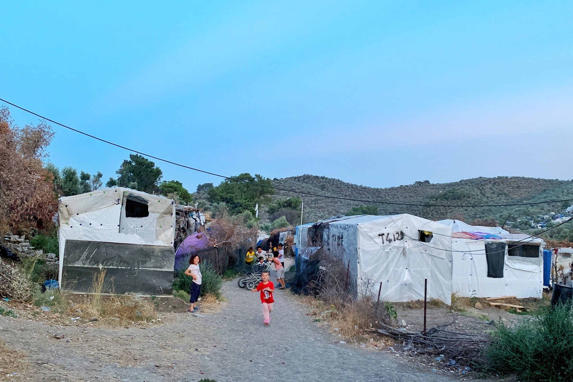 Samos’taki mülteci kampında yangın: 20 çadır kullanılamaz halde