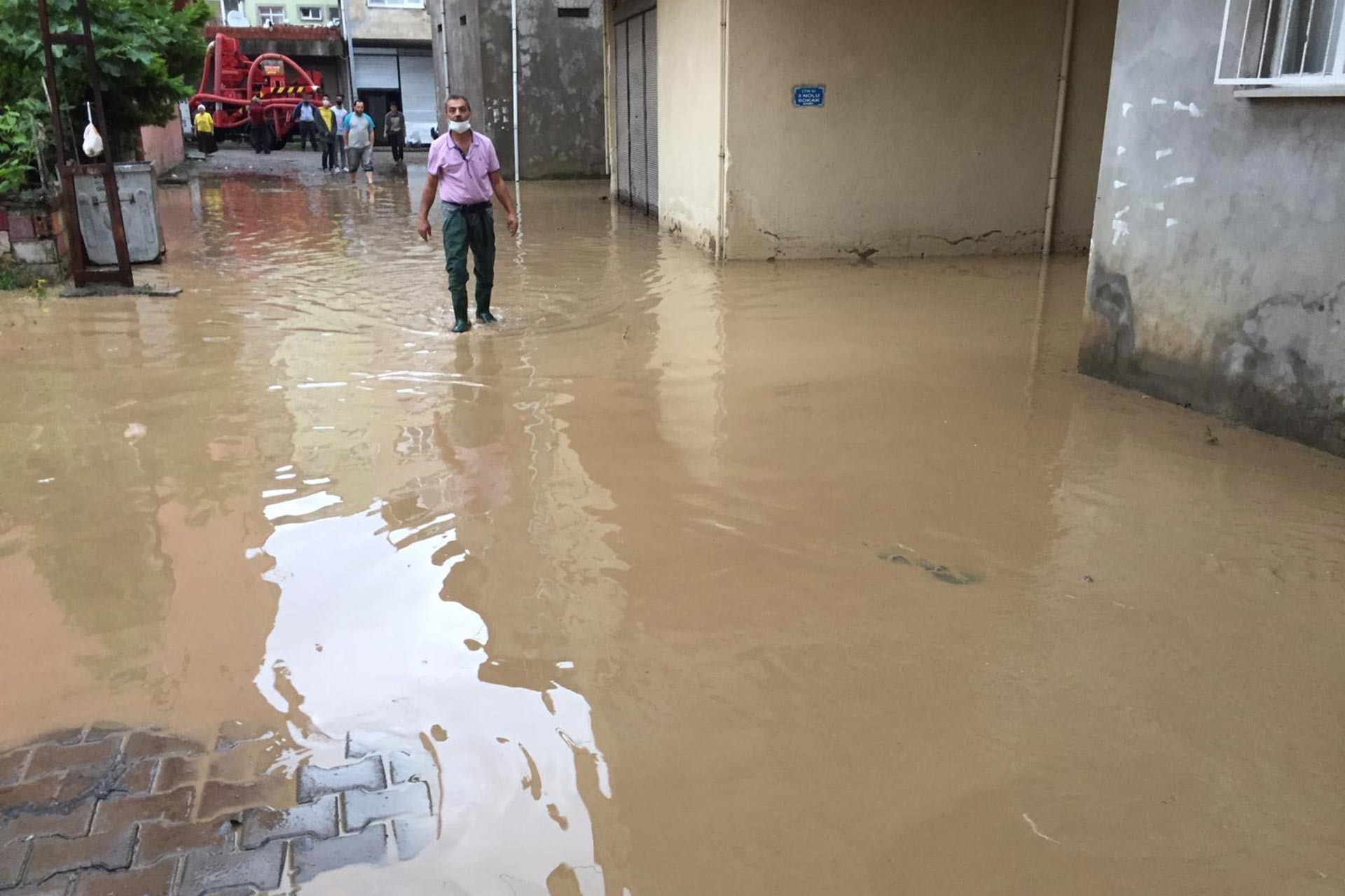 Giresun'un Dereli ilçesinde sağanak nedeniyle dere taştı