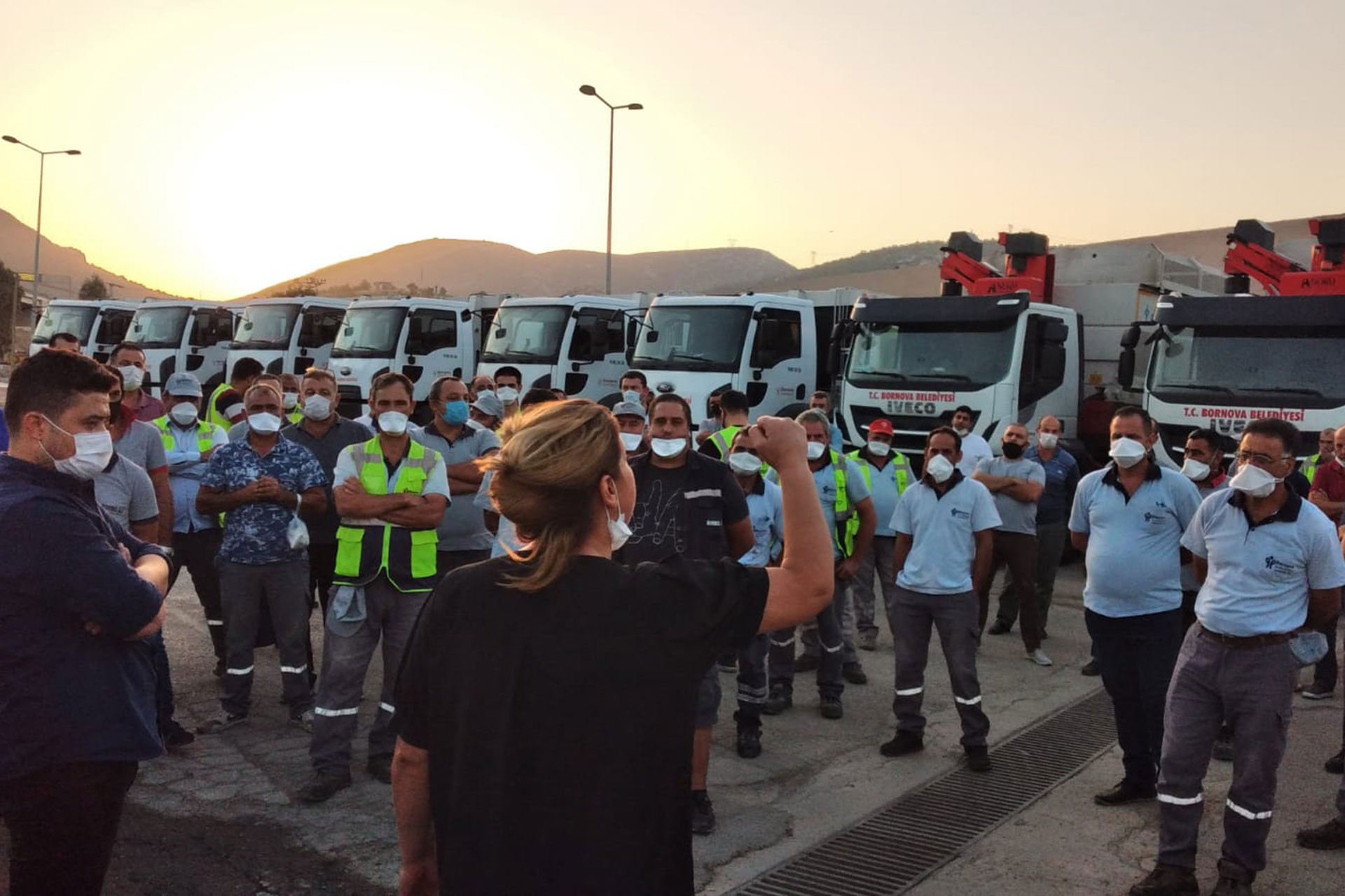 Bornova’da sendikacılar şantiyeye alınmadı, işçiler iş durdurdu