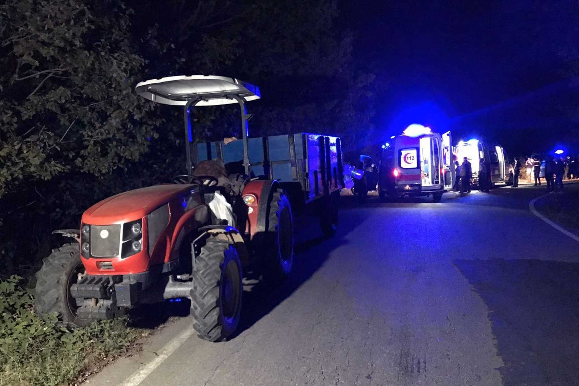 Sakarya'da tarım işçilerini taşıyan traktör devrildi: 1'i ağır 21 yaralı