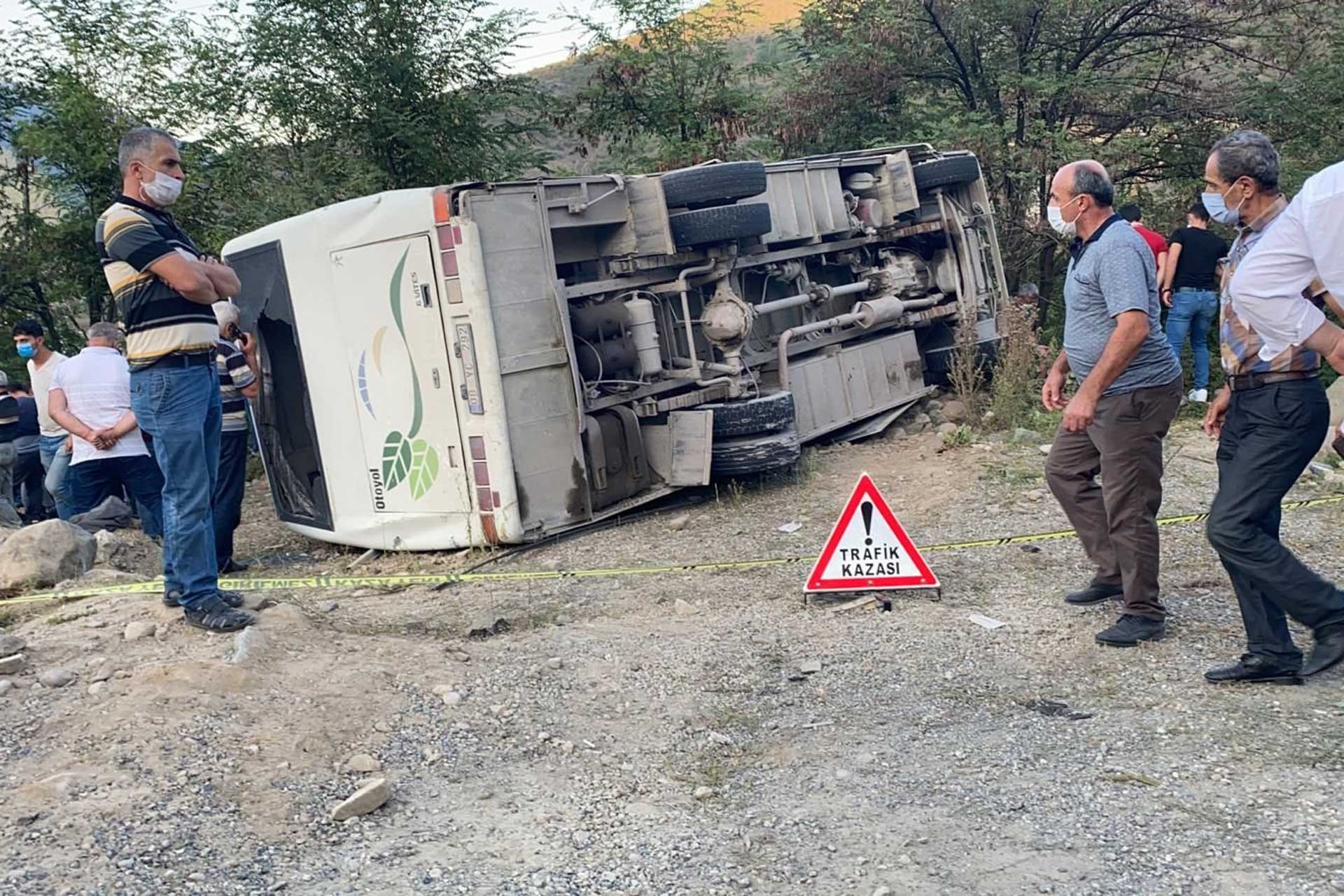 Maden işçilerini taşıyan otobüs devrildi: 2 ölü, 9 yaralı