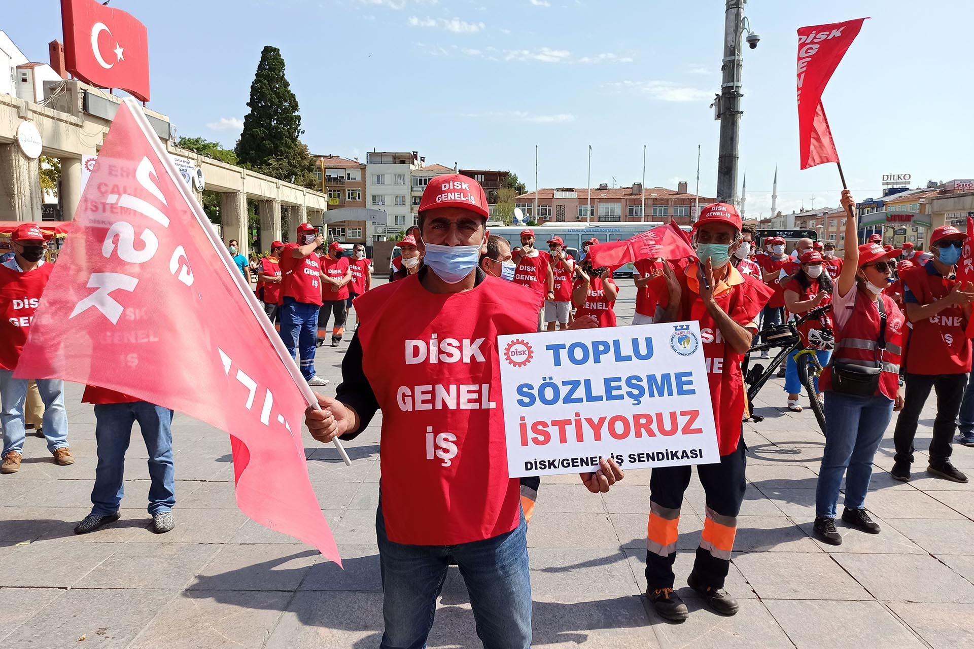 Bakırköy Belediyesi işçileri TİS hakları için eylem yaptı