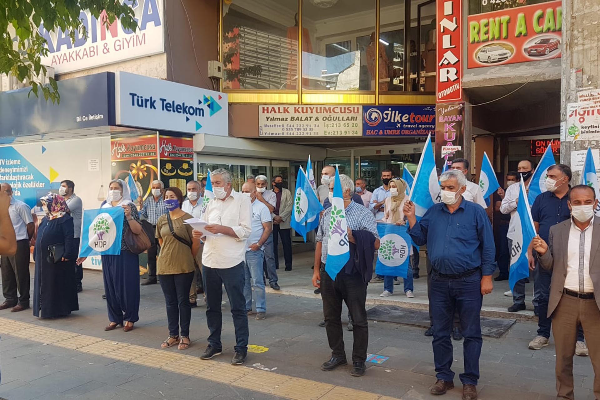 Bingöl'de HDP il binası önünde açıklama düzenlendi