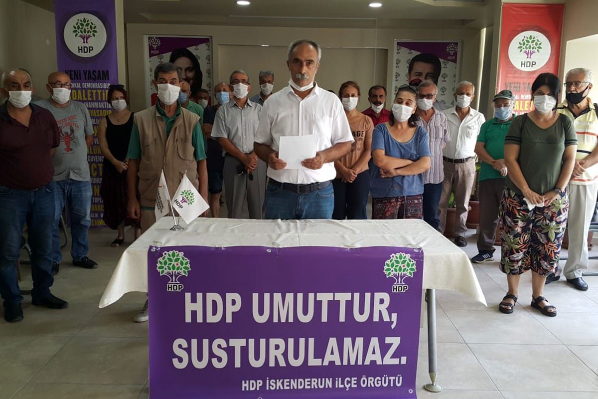 İskenderun'da açıklama yapan HDP'liler