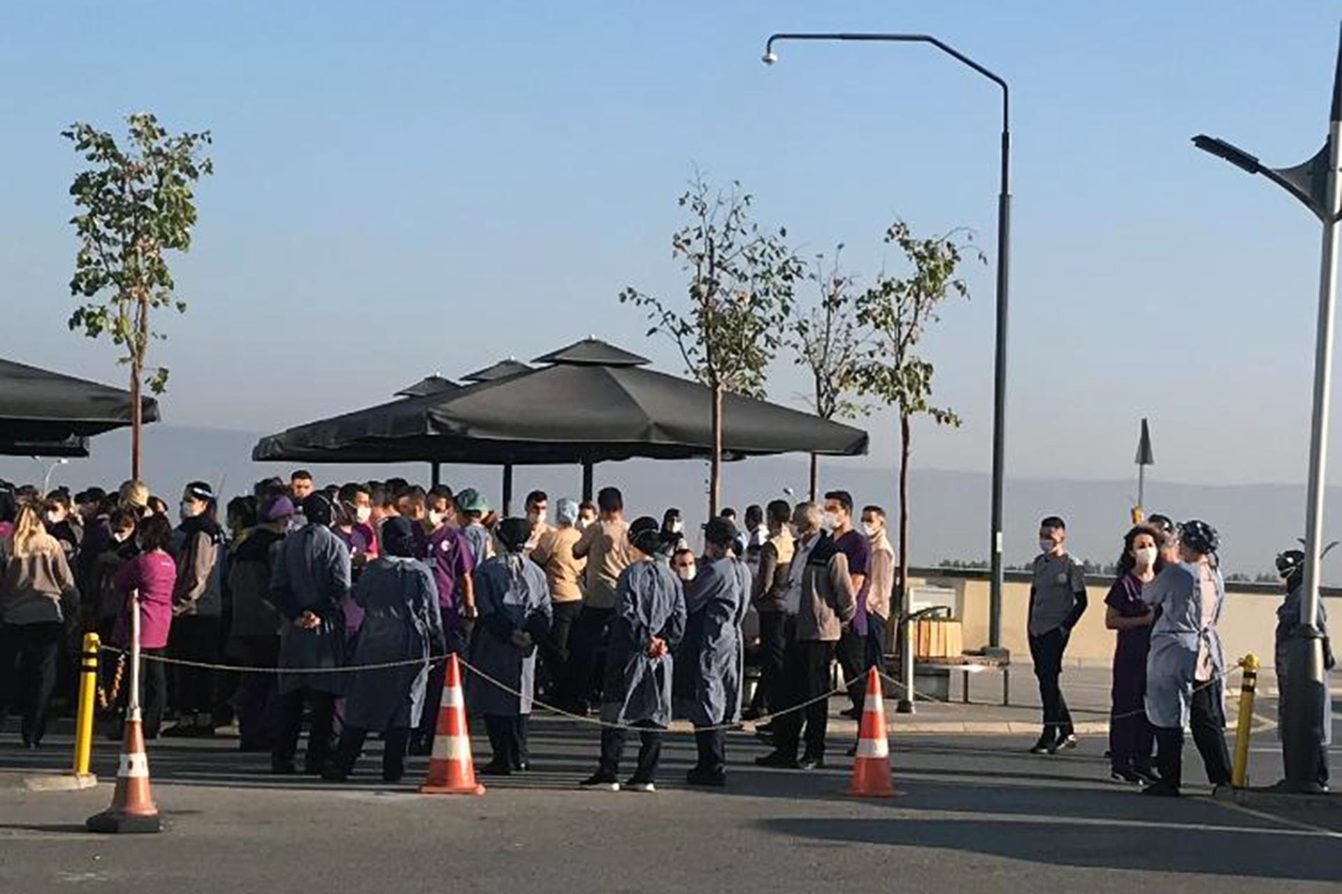 Eskişehir Şehir Hastanesi'nde işçiler ödenmeyen ücretleri için iş bıraktı