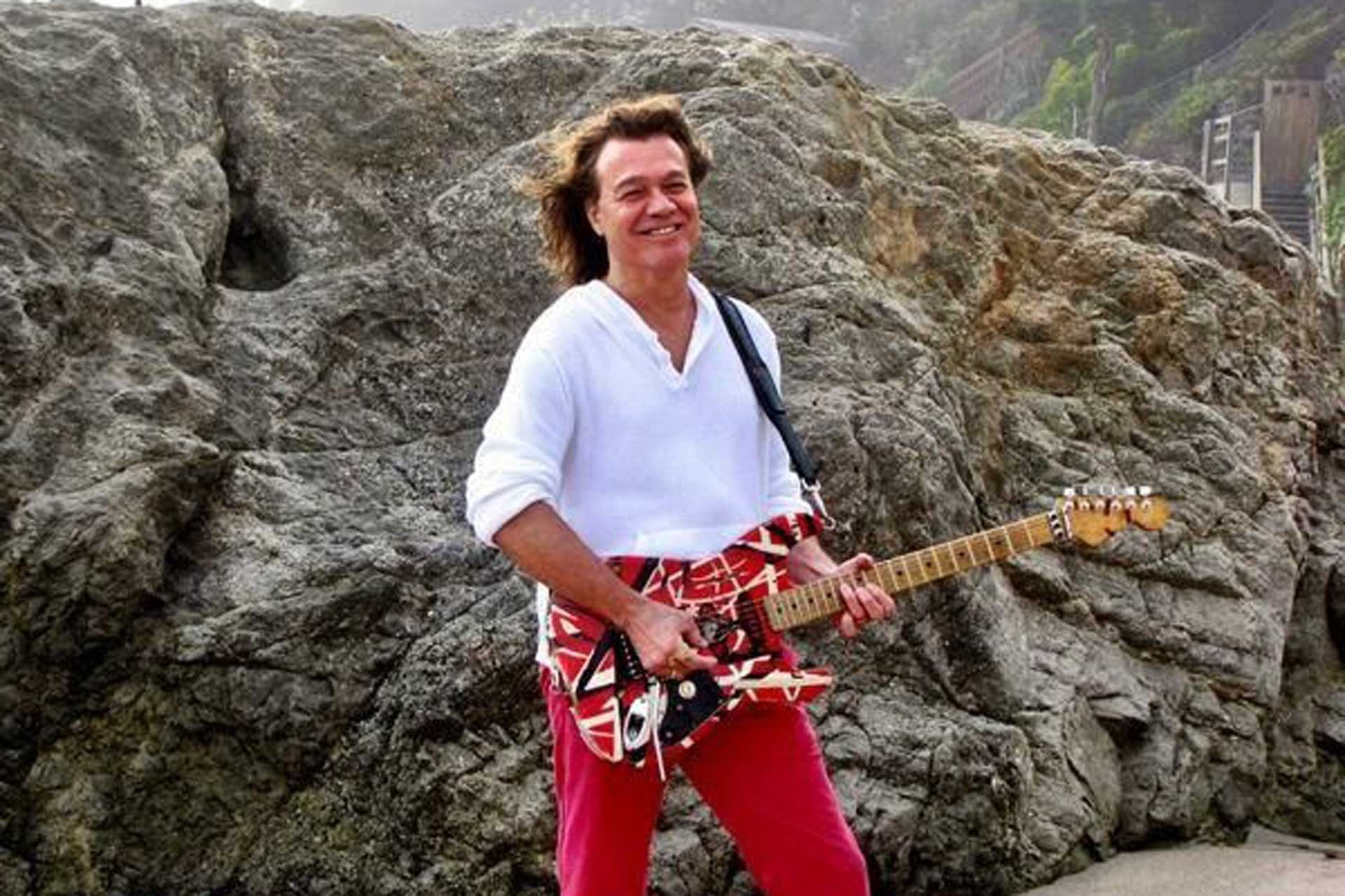 Gitarist Eddie Van Halen hayatını kaybetti