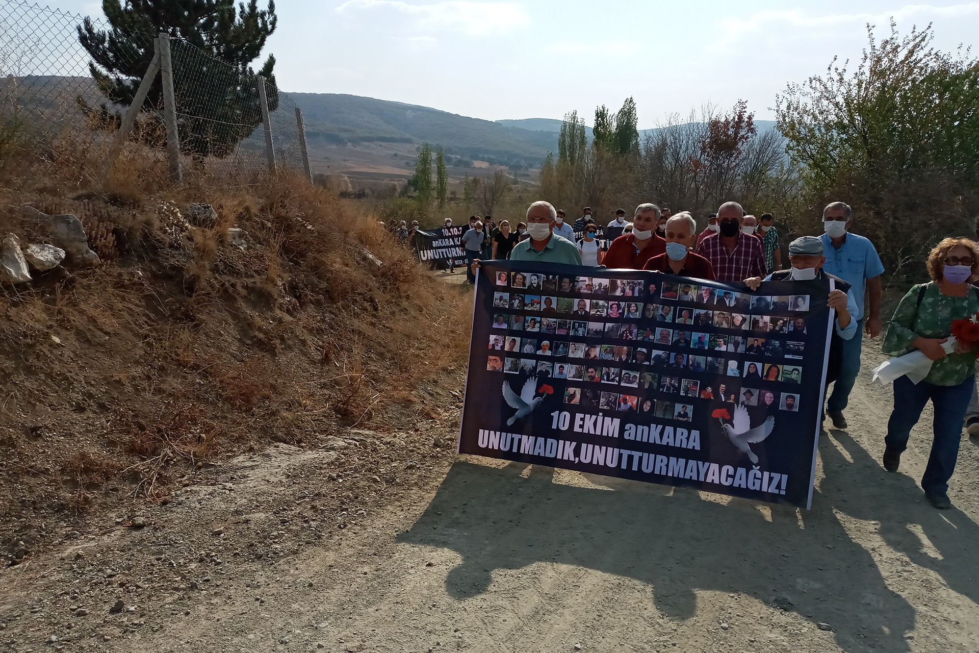 10 Ekim Ankara Katliamı'nda yaşamını yitirenler, katliamın 5'inci yıl dönümünde Çorum'da düzenlenen etkinlikte anıldı.