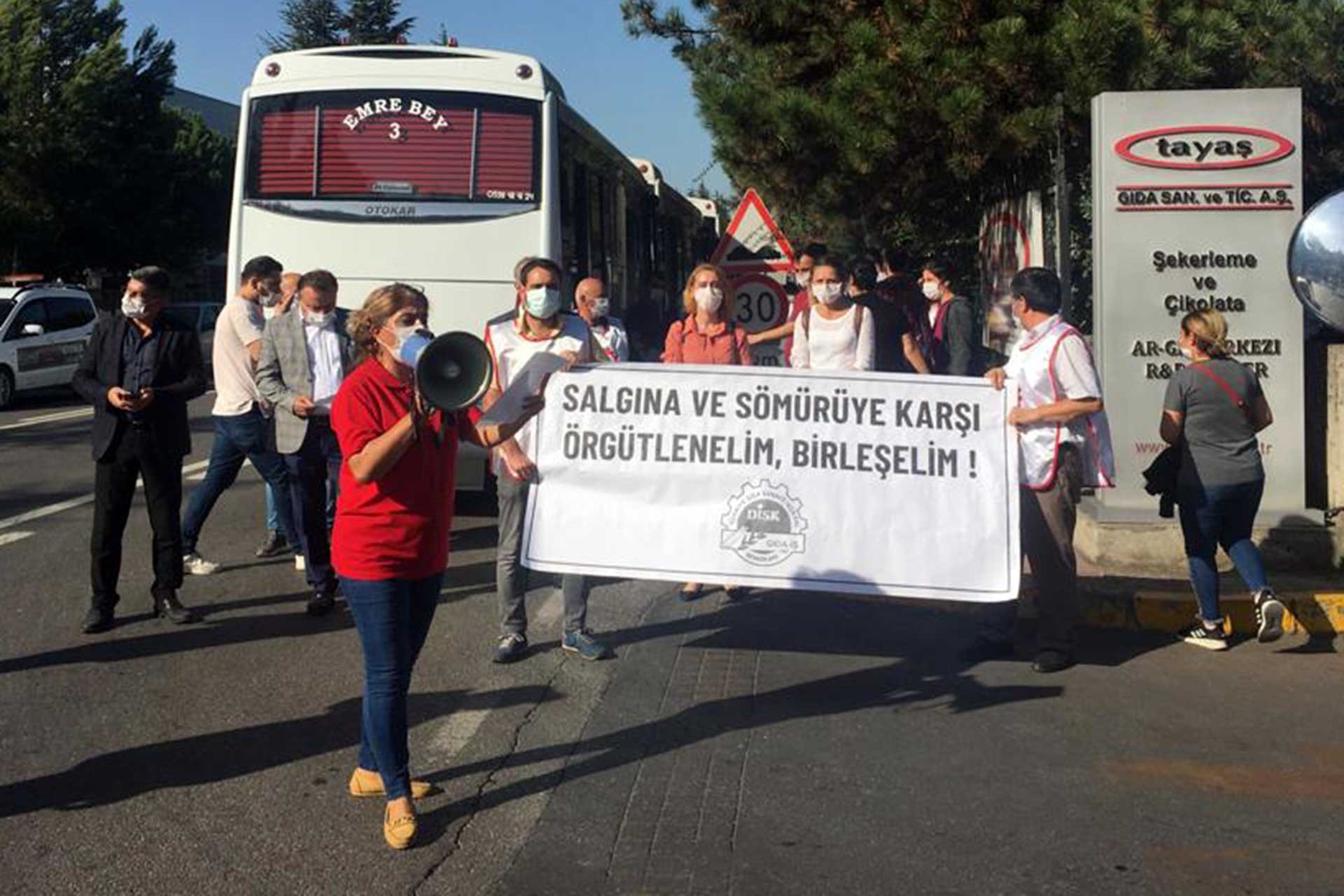 Tayaş önünde eylem: Fabrikada vaka sayısı artıyor, bir an evvel üretime ara verilmeli