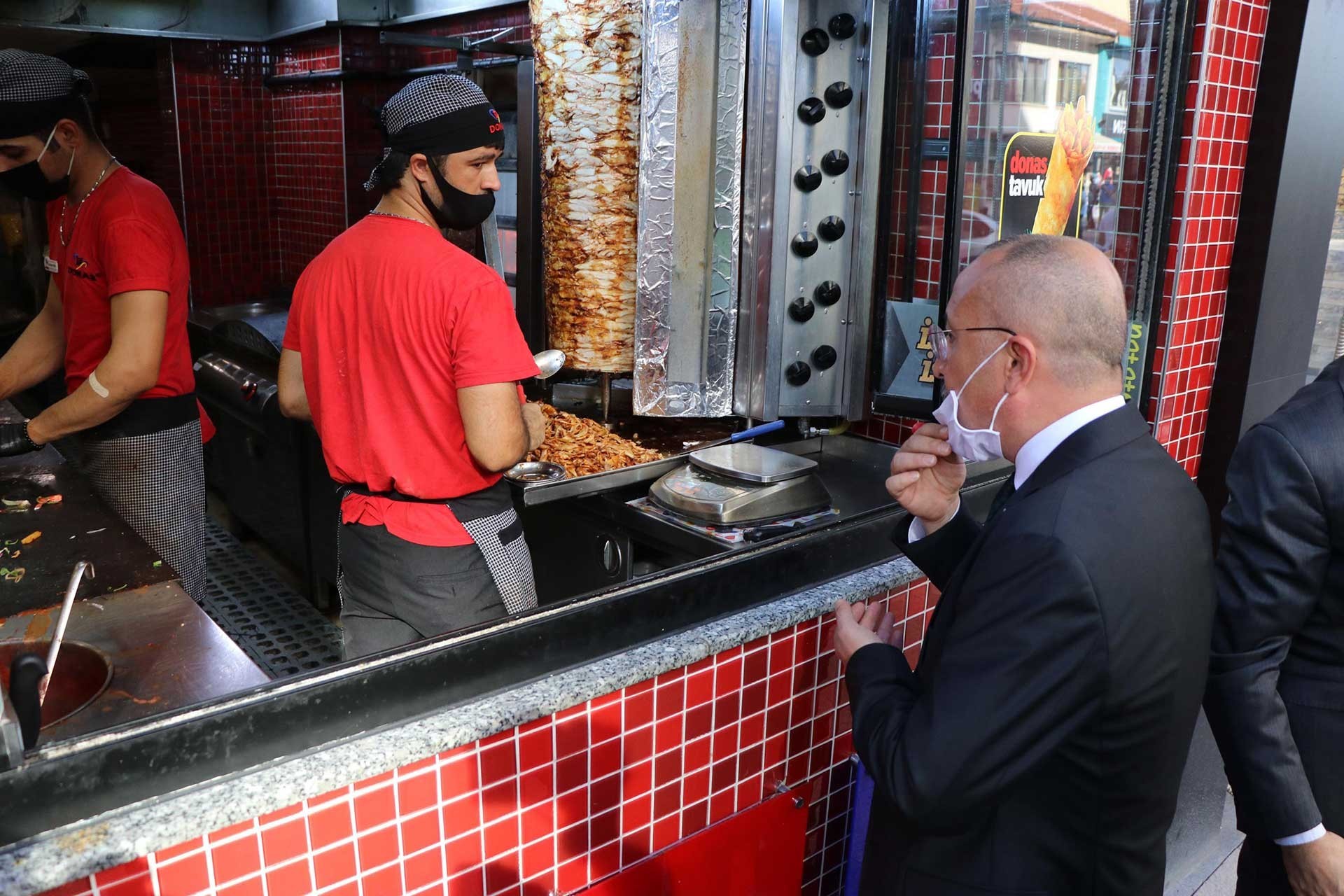 Governor of Denizli orders closure of a restaurant because the worker did not recognise him