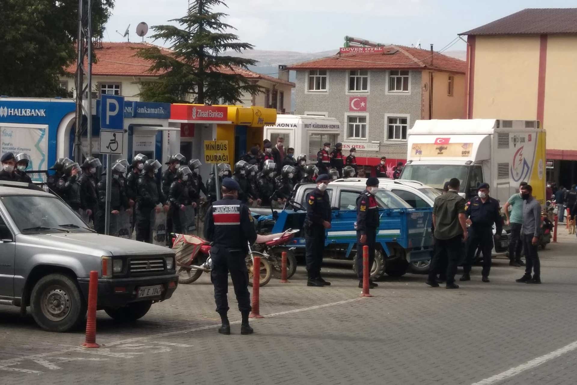 Madenci eşi isyan etti: Orada kocamın yolunu keserlerse ben de 3 çocuğumla yürürüm