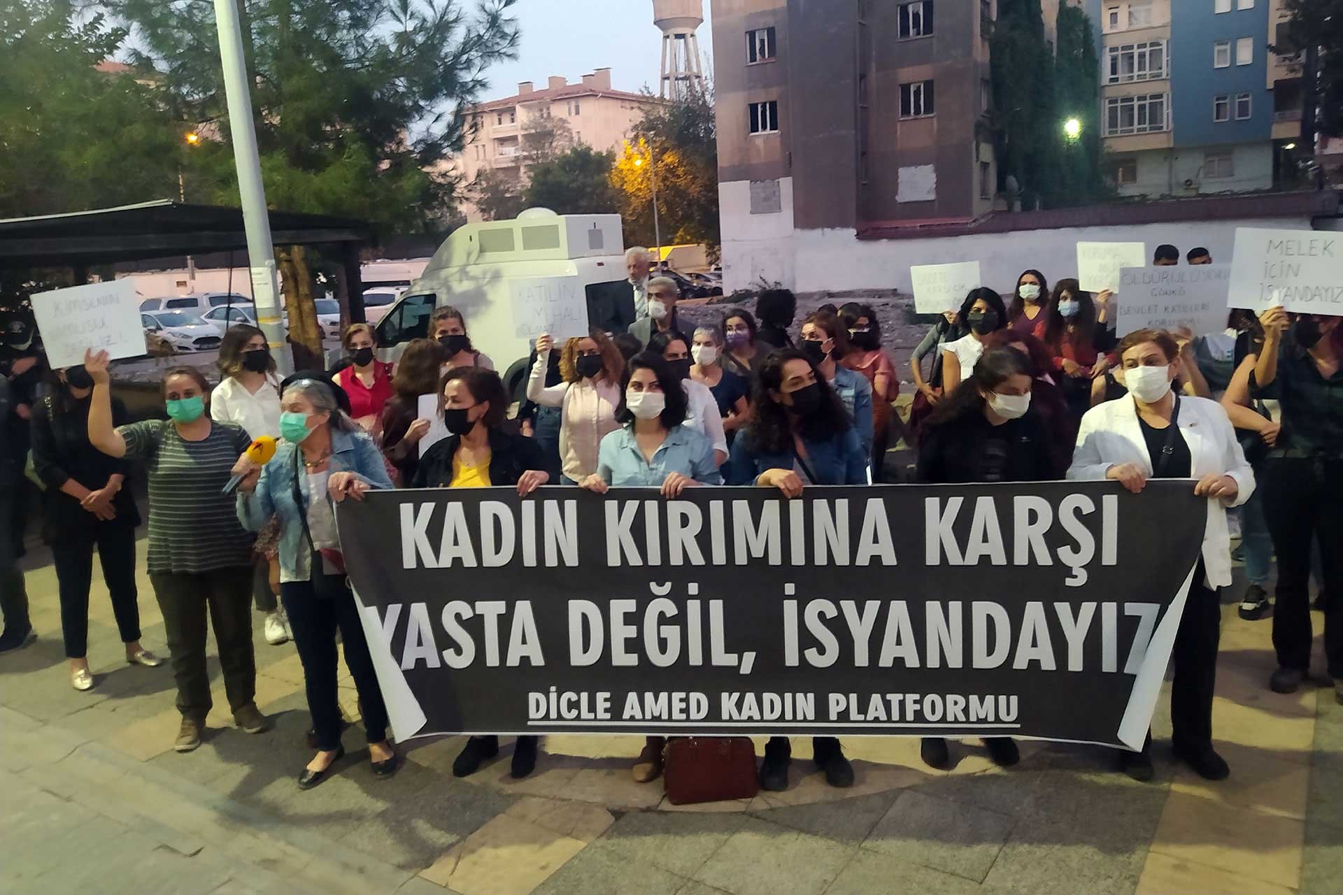 Dicle Amed Kadın Platformunun Melek Aslan için yaptığı eylem