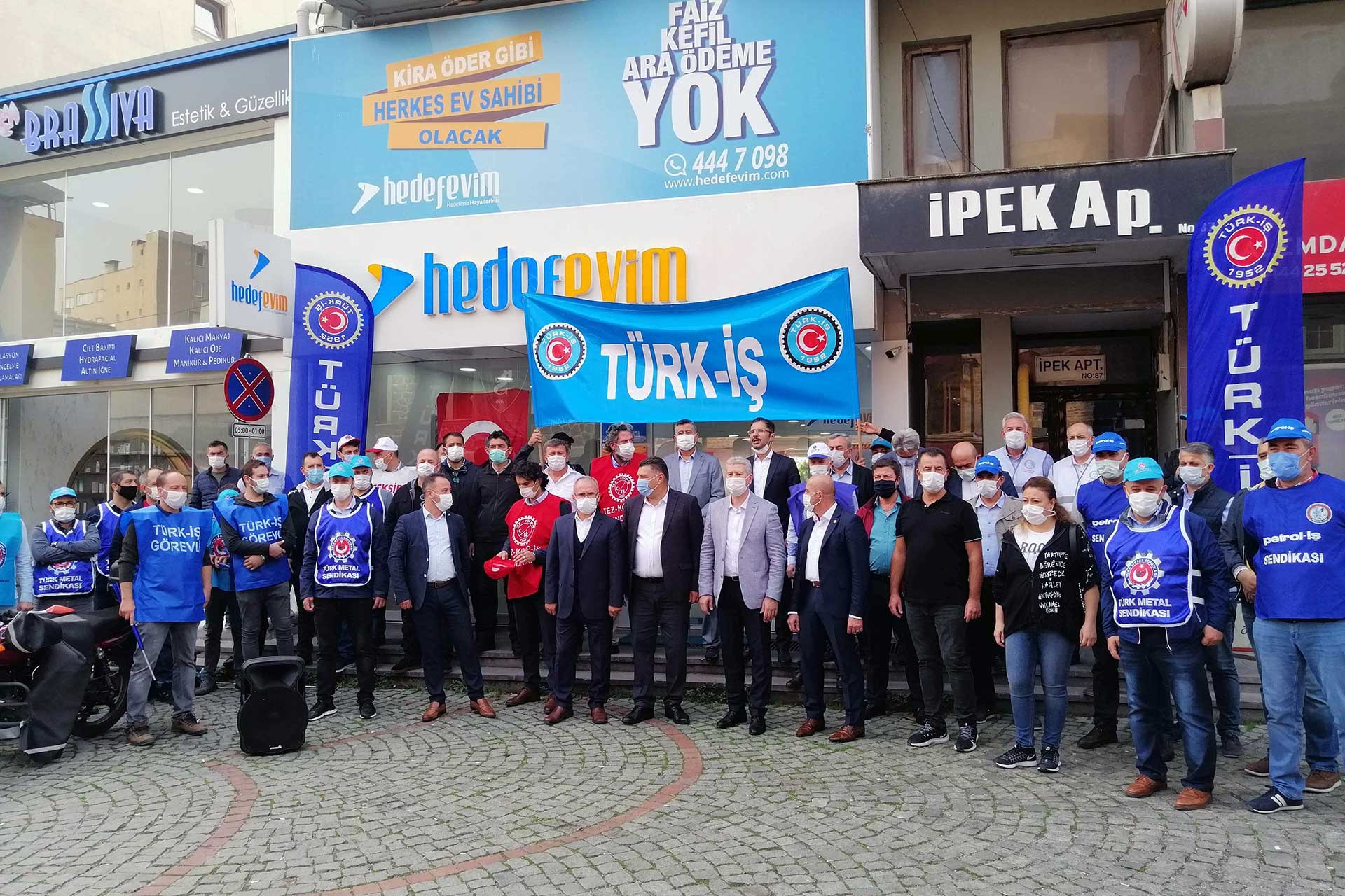 Kocaeli'de Türk-İş üyelerinin kıdem tazminatı eylemi