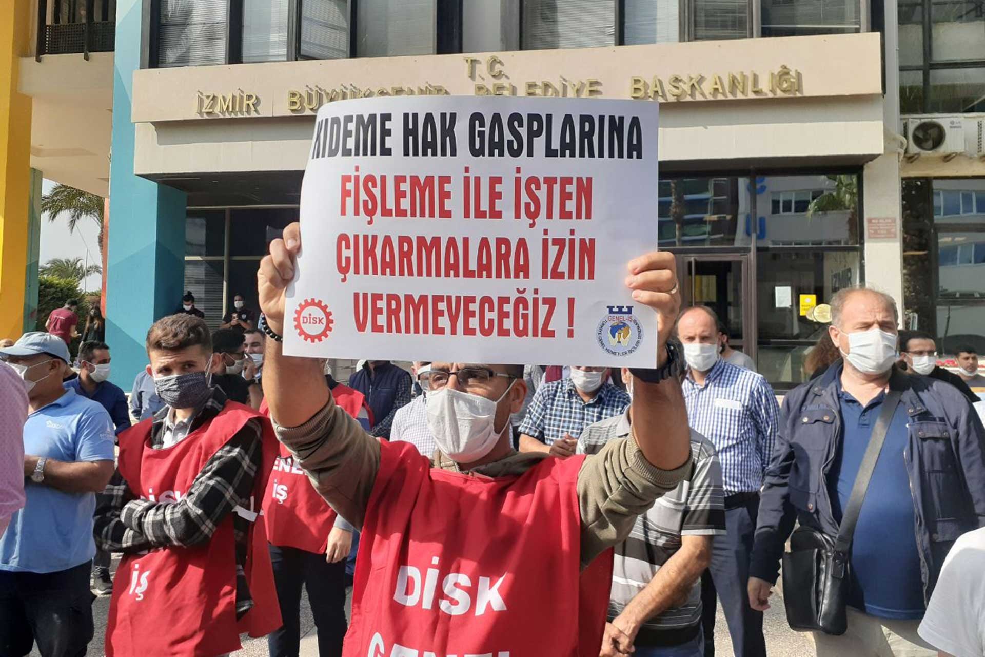 İzmir Büyükşehir Belediyesinden atılan işçiler için yapılan eylem