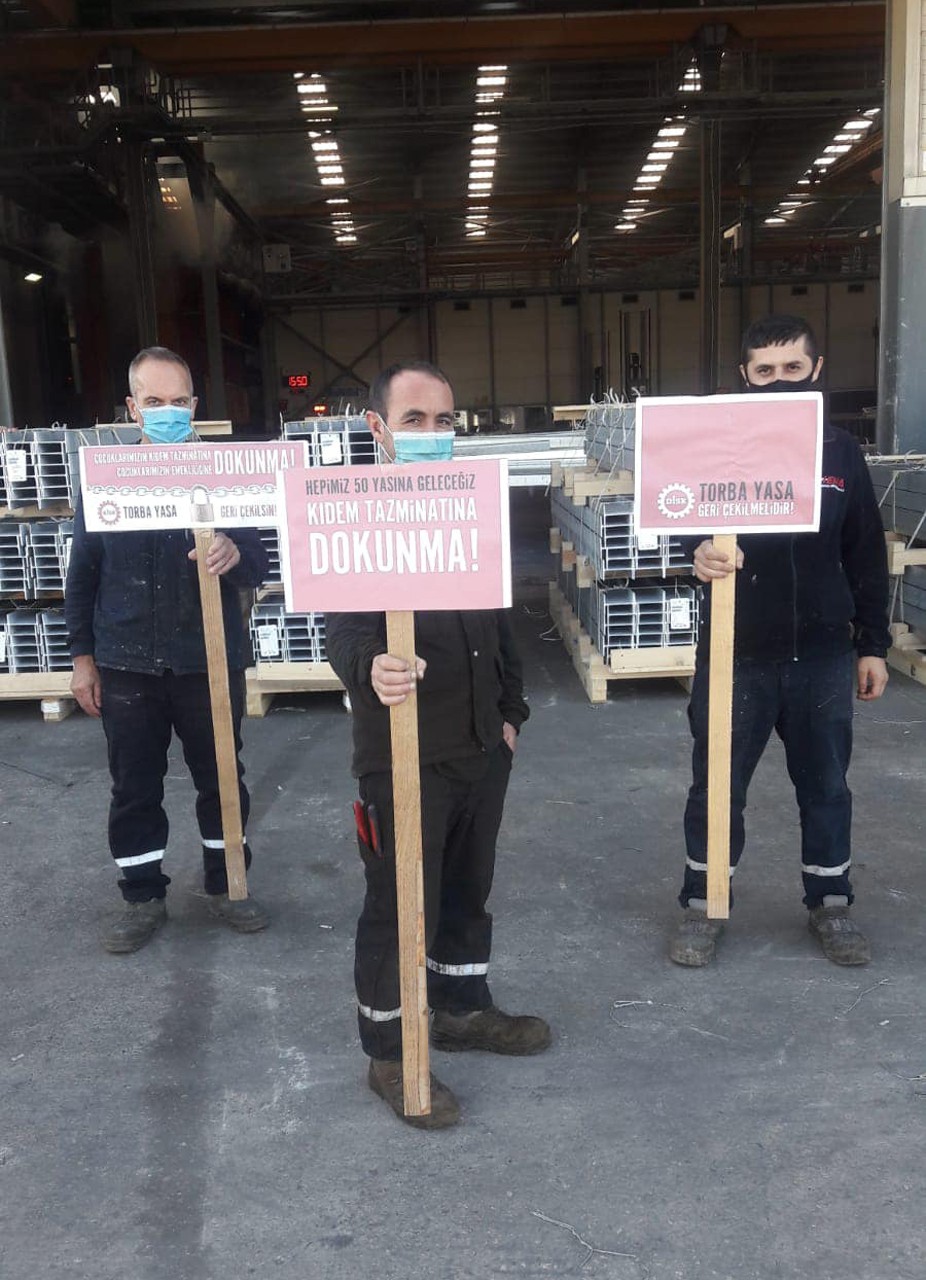 Marmara Galvaniz işçileri, fabrikalarında yaptıkları eylemle hükümetin saldırılarına yanıt verdi.