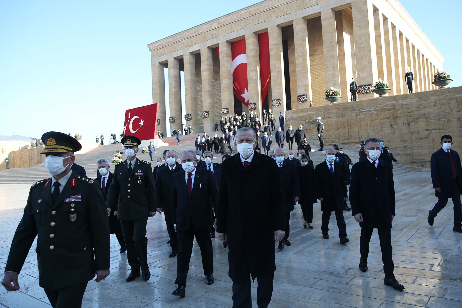 Anıtkabir (arkada), Erdoğan (önde, ortada)