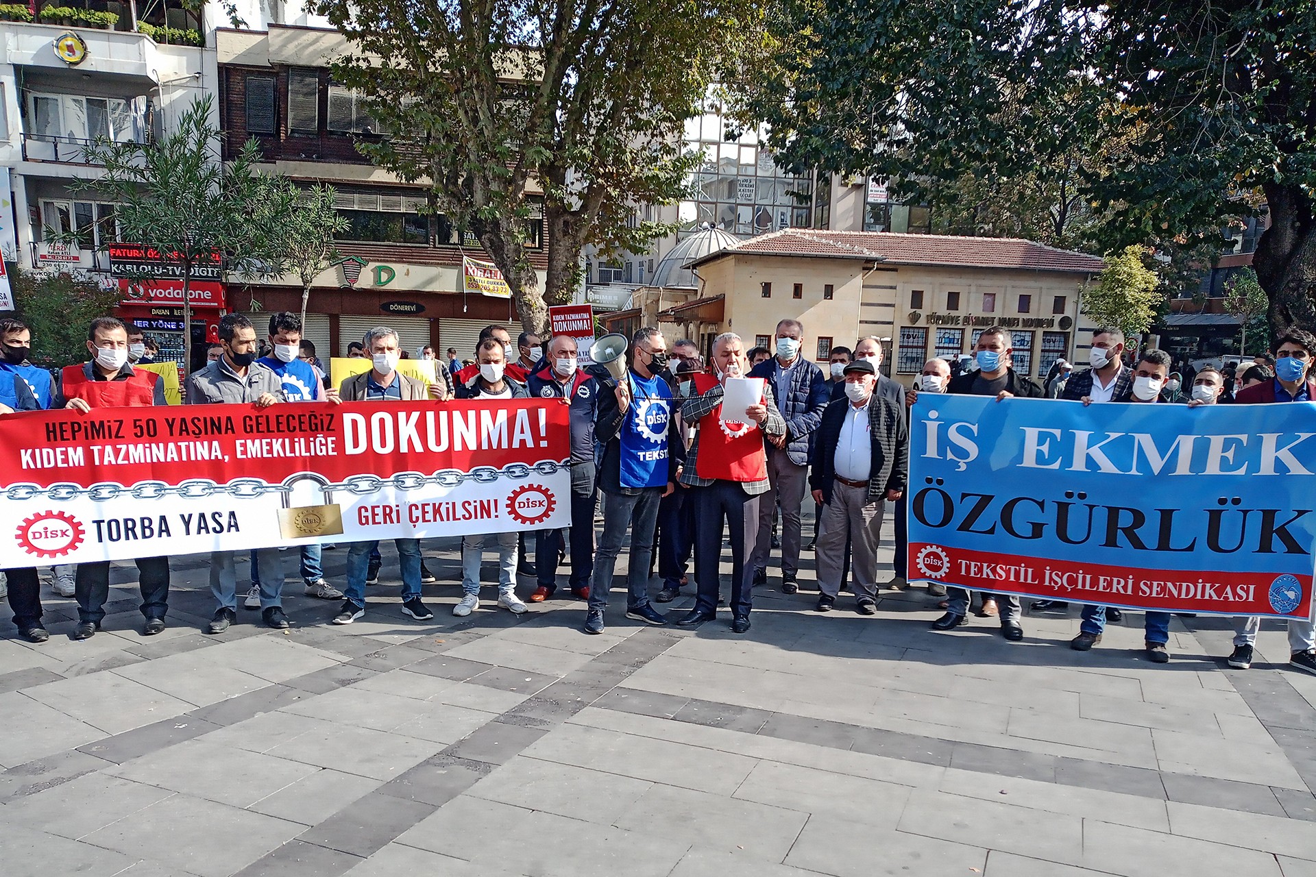 DİSK, Antep'te torba yasanın geri çekilmesi talebiyle eylem yaptı