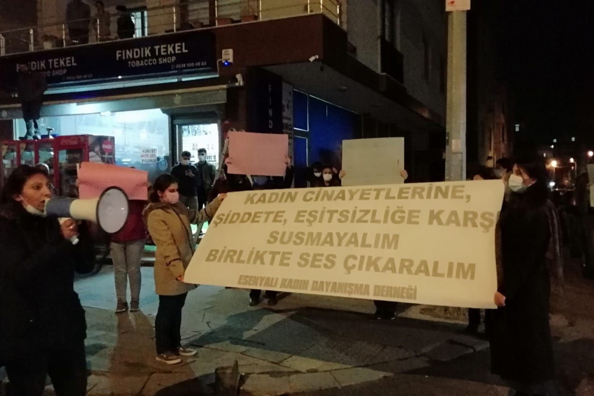 Kadınlar 25 Kasım’da mahallelerinde sokağa çıktı