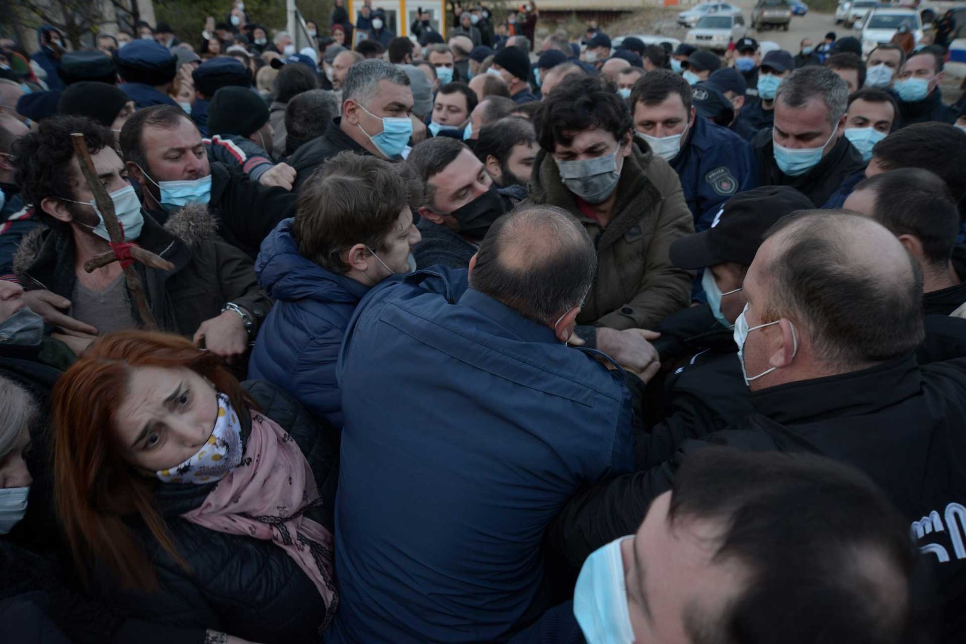 Gürcistan’da halk 33 gündür Türkiyeli HES şirketine karşı nöbette