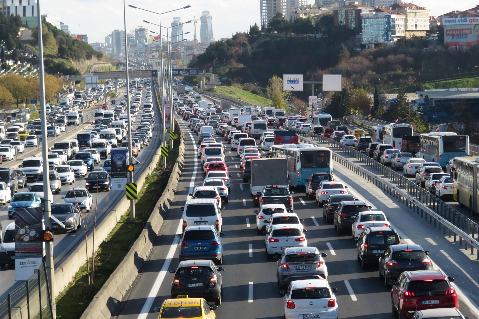 Motorlu kara taşıtlarının serbest dolaşıma giriş işlemlerindeki yetkili gümrük müdürlük sayısı artırıldı