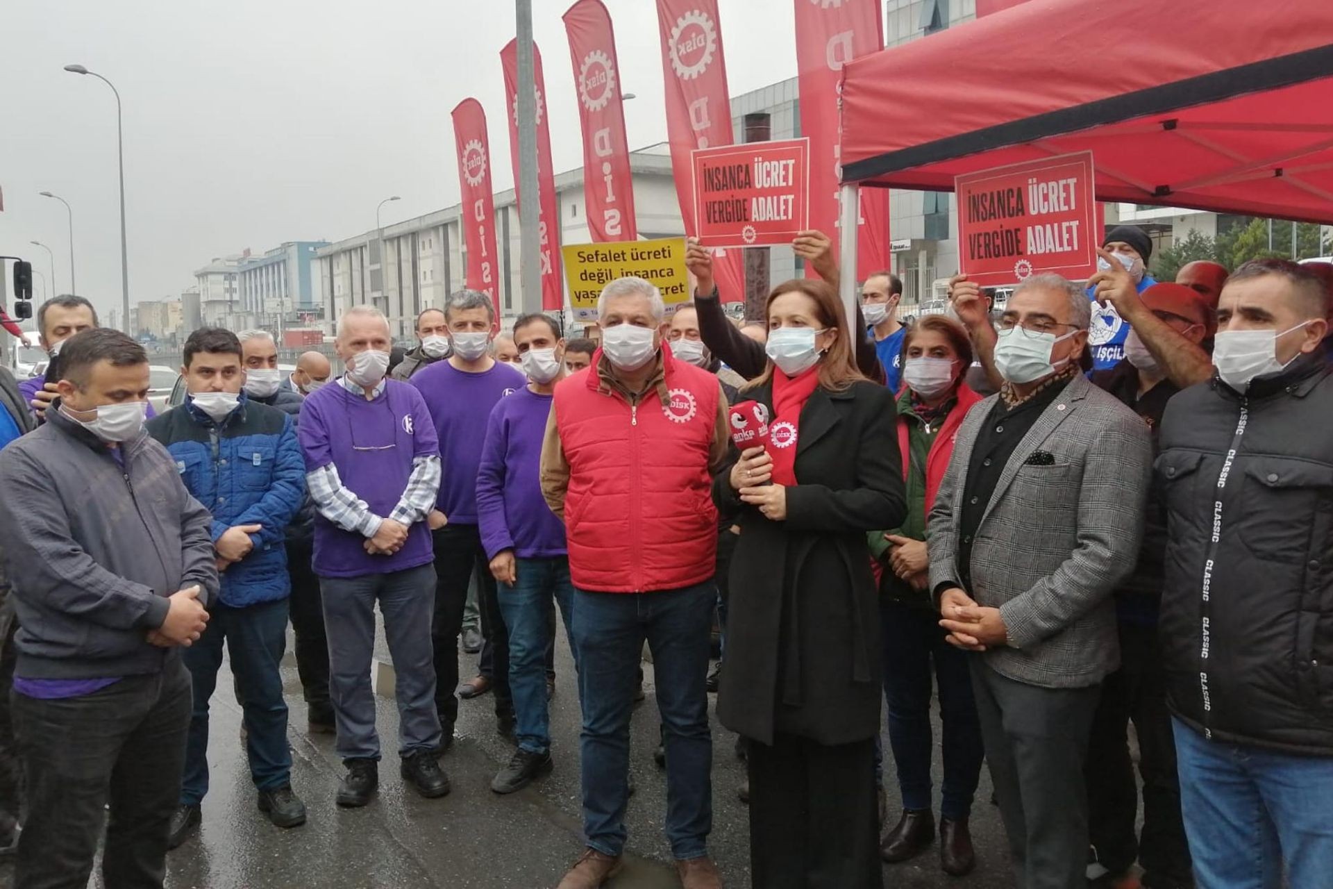 Direnişte 100 günü geride bırakan KT Deri işçilerini DİSK Yönetim Kurulu ziyaret etti