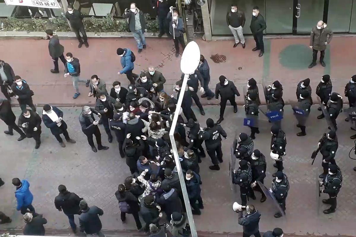 Ankara'da kadın cinayetleri protestosuna polis müdahalesi