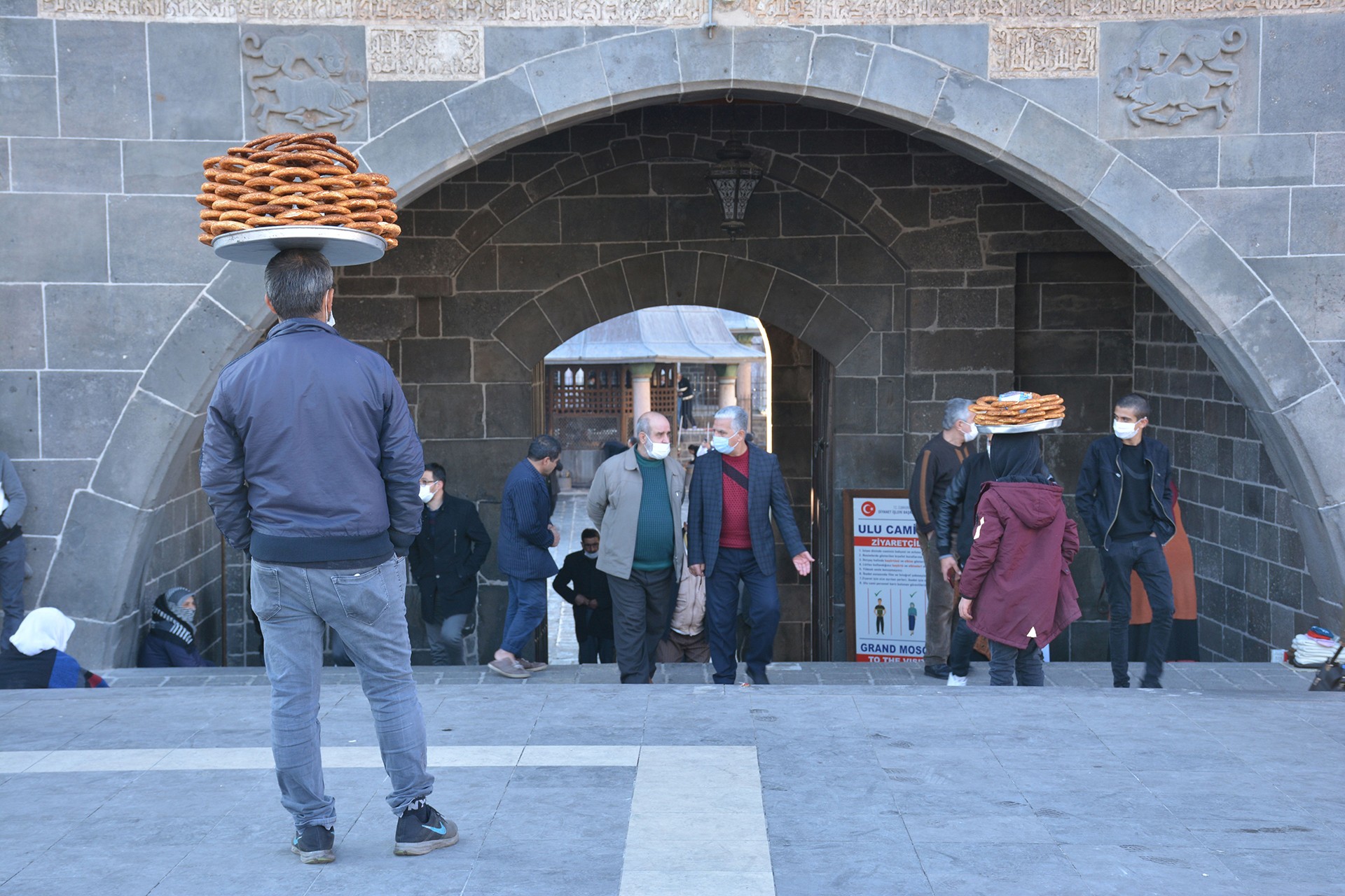 Diyarbakırlı işçiler: Bizim aylık ücretimiz onların saatlik gideri