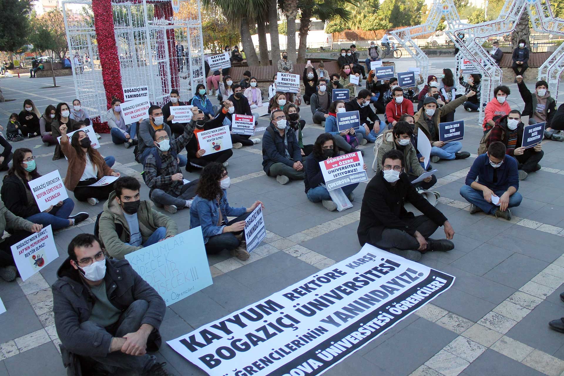 Çukuova Üniversitesi öğrencileri, Boğaziçi Üniversitesi öğrencilerine destek eylemi yaptı