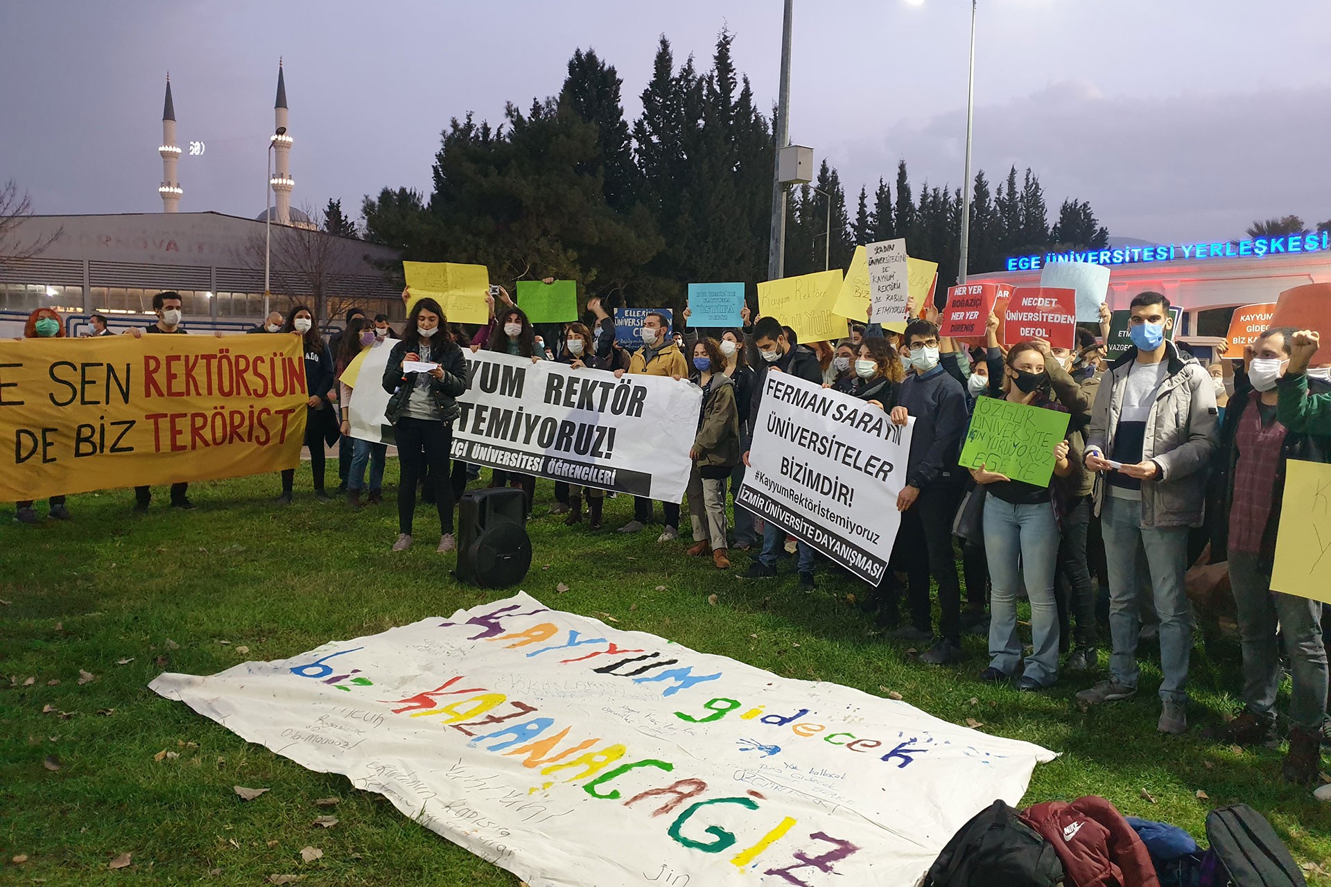 İzmir’de yargılanan hak savunucularının davası ertelendi