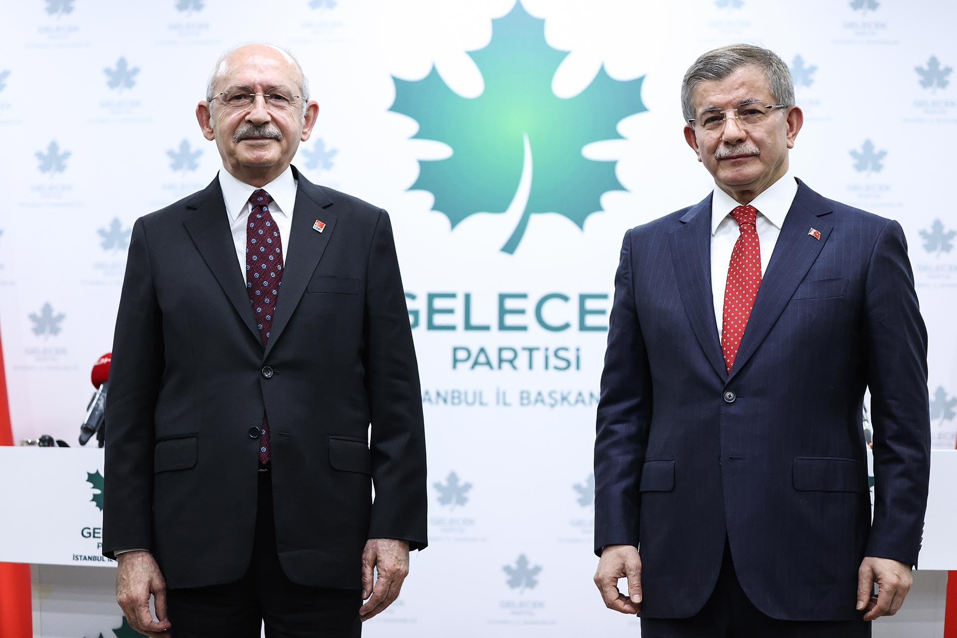 Kemal Kılıçdaroğlu'ndan Ahmet Davutoğlu'na geçmiş olsun ziyareti