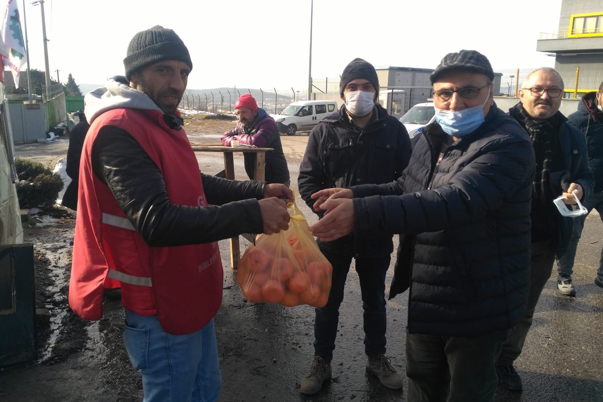 GEA Klima işçileri grevdeki Baldur işçilerini ziyaret etti