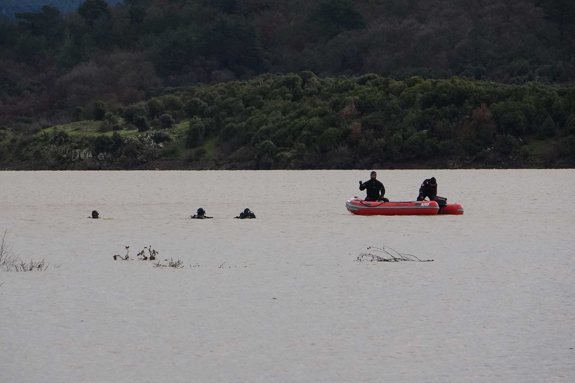 Çanakkale'de RES çalışanı 2 kişi taşan baraj suyunda kayboldu