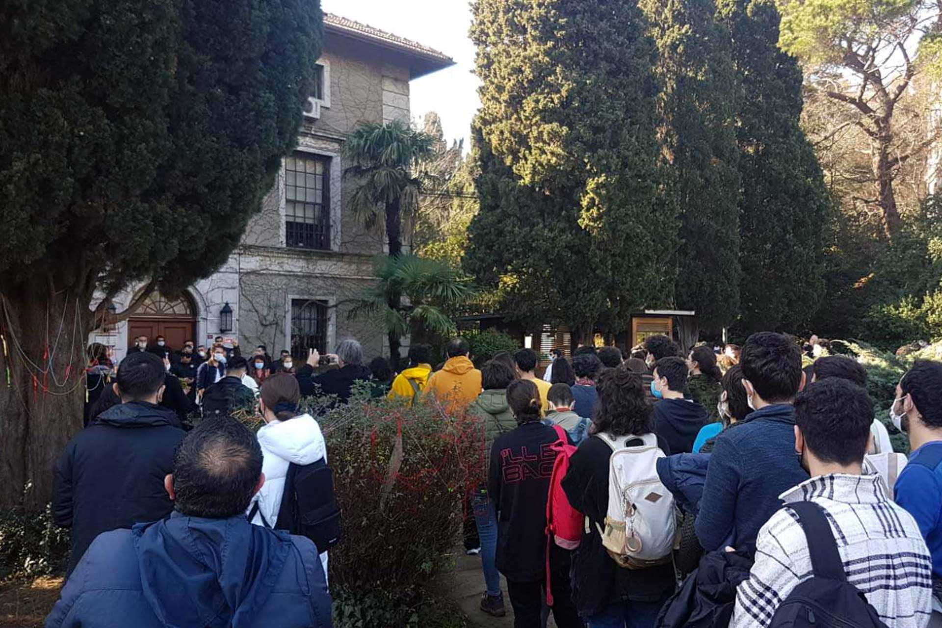 Rejecting the “trustee rector,” Bogazici University, students were taken into custody, police used plastic bullets and gas