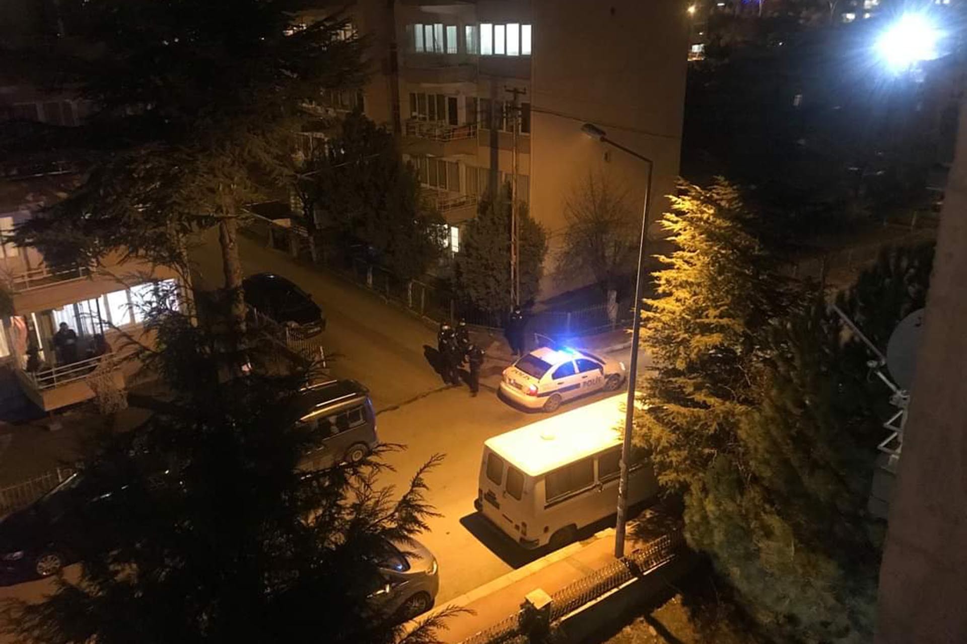 Ankara'da polis, evlerde yapılan ışık aç-kapa eylemine de müdahale etti