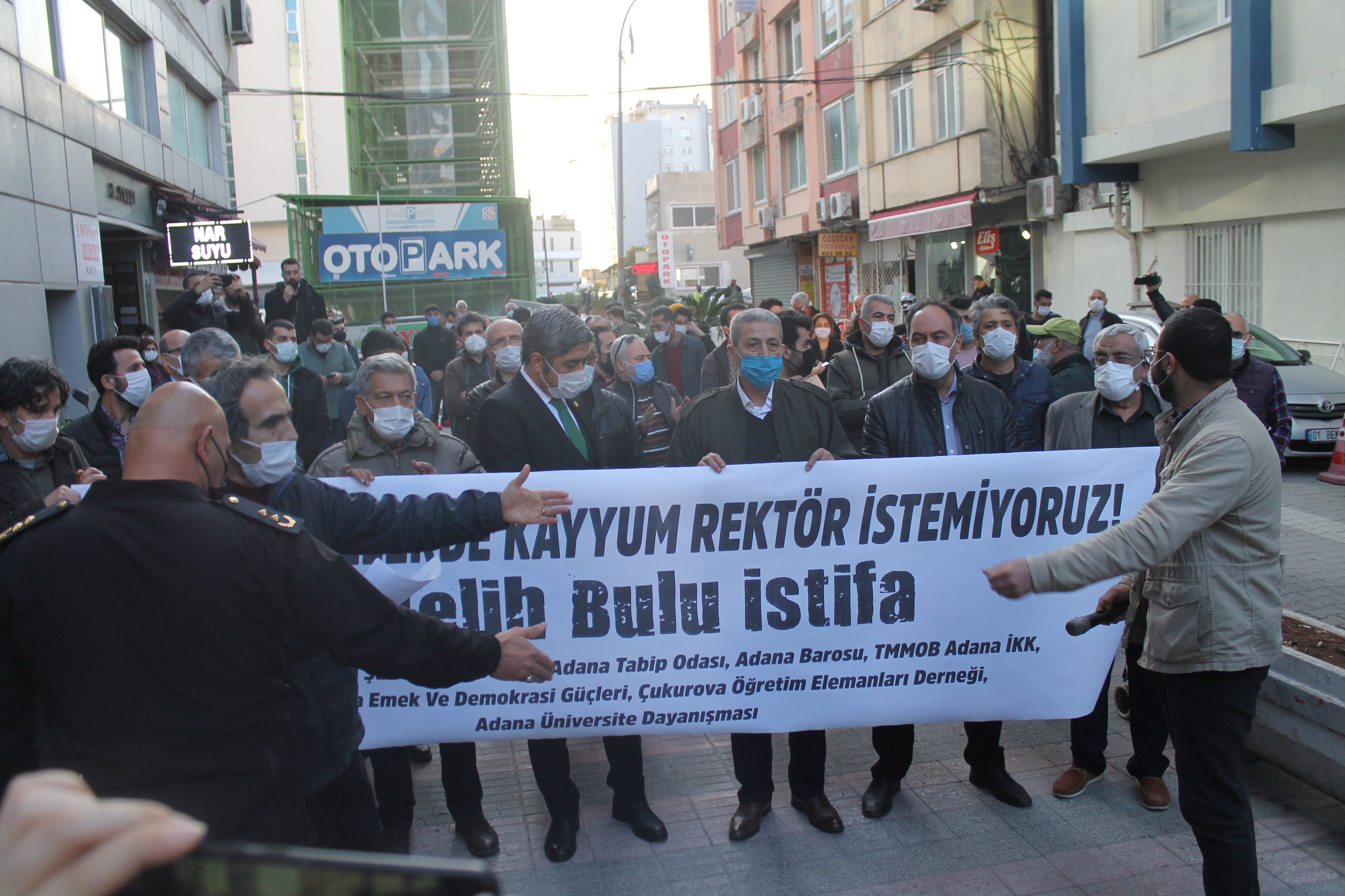 Adana'da Boğaziçi eyleminde gözaltına alınan 10 kişi adli kontrolle serbest bırakıldı