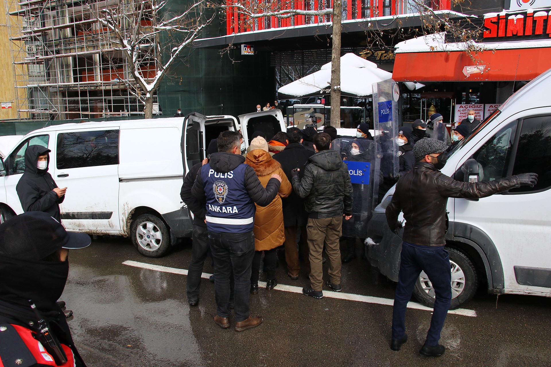 Ankara'da kadın üniversitesi tepkisine gözaltı: 10 öğrenci gözaltında