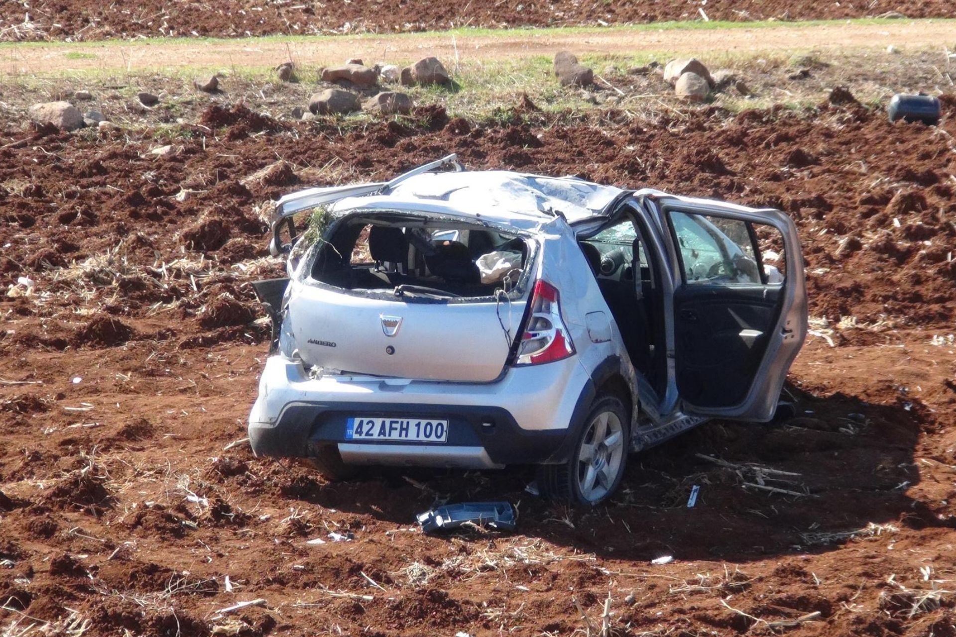 Urfa’da inşaat işçilerini taşıyan otomobil şarampole devrildi: 6 yaralı